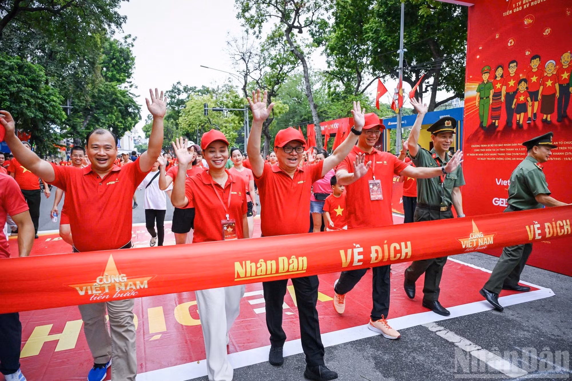 No se trata solo de un evento deportivo, sino de un viaje en el que millones de corazones laten al unísono, caminando juntos por un Vietnam unido, fuerte y preparado para entrar en una nueva era: la de las aspiraciones nacionales, por un futuro poderoso.