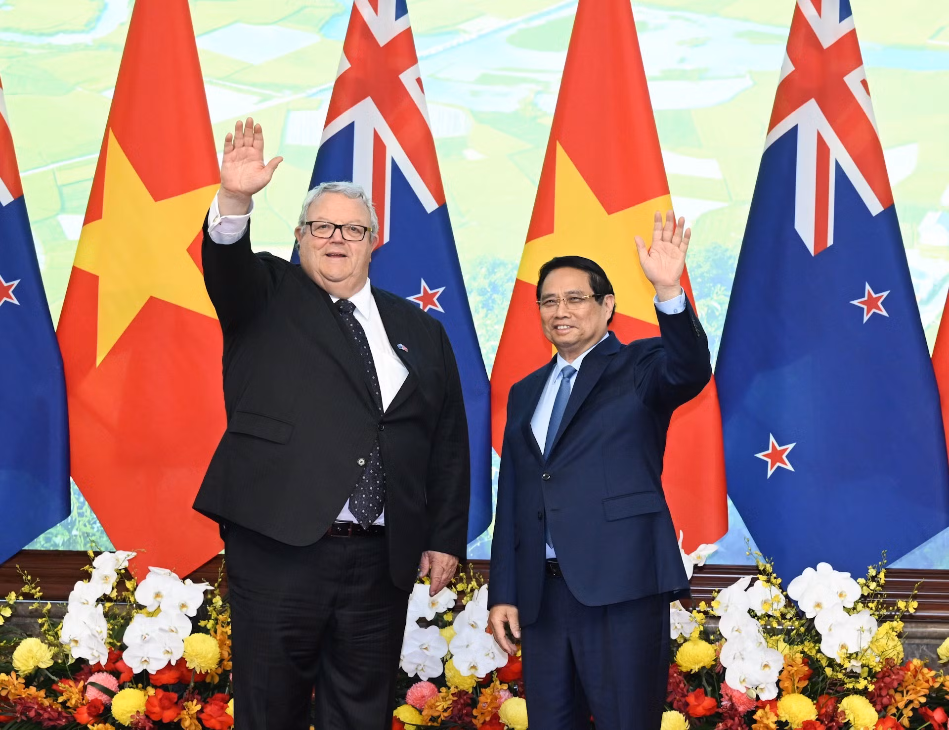 Pham Minh Chinh y Gerry Brownlee.