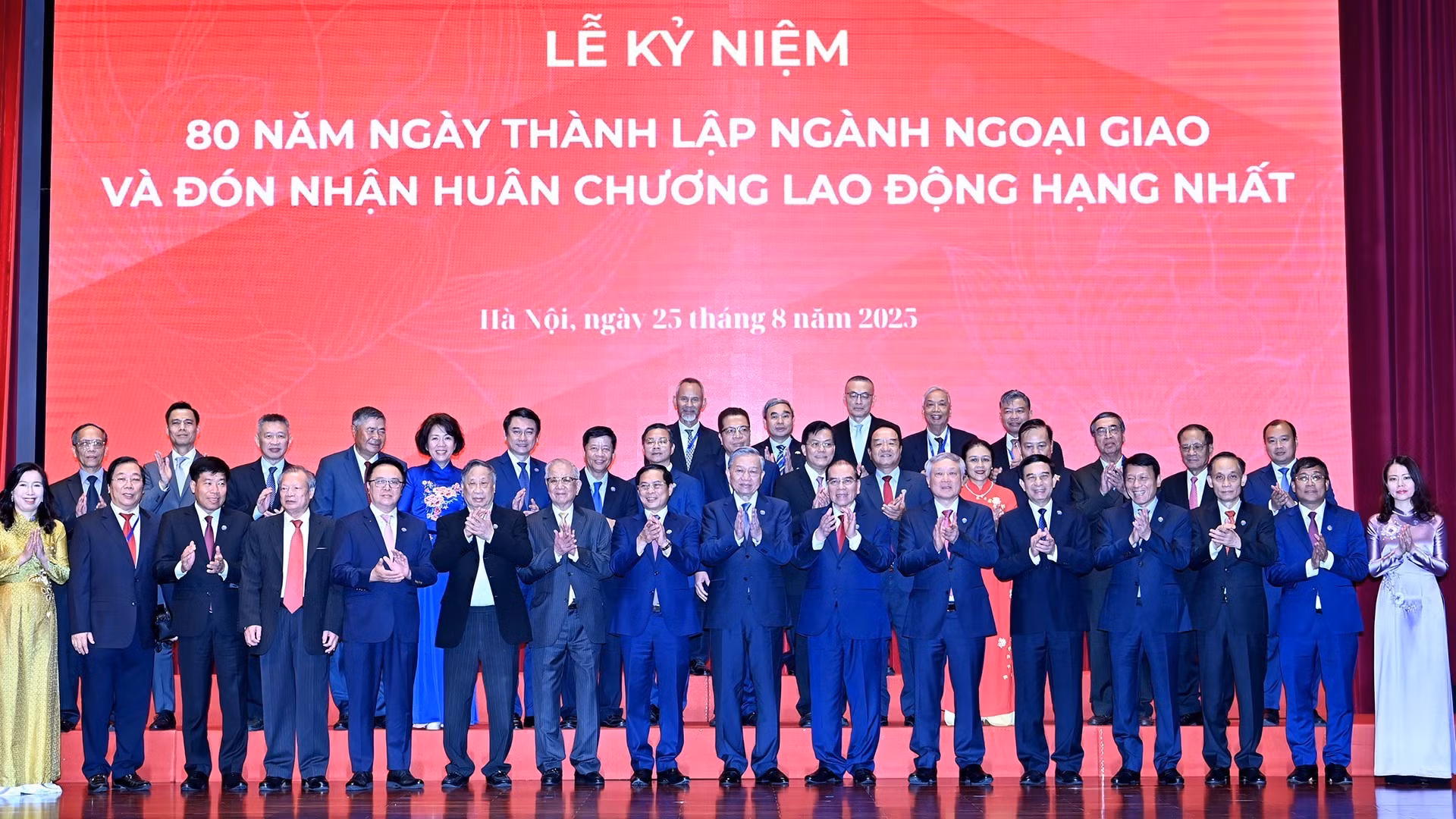 [Foto] Líder partidista asiste al 80 aniversario del sector diplomático de Vietnam