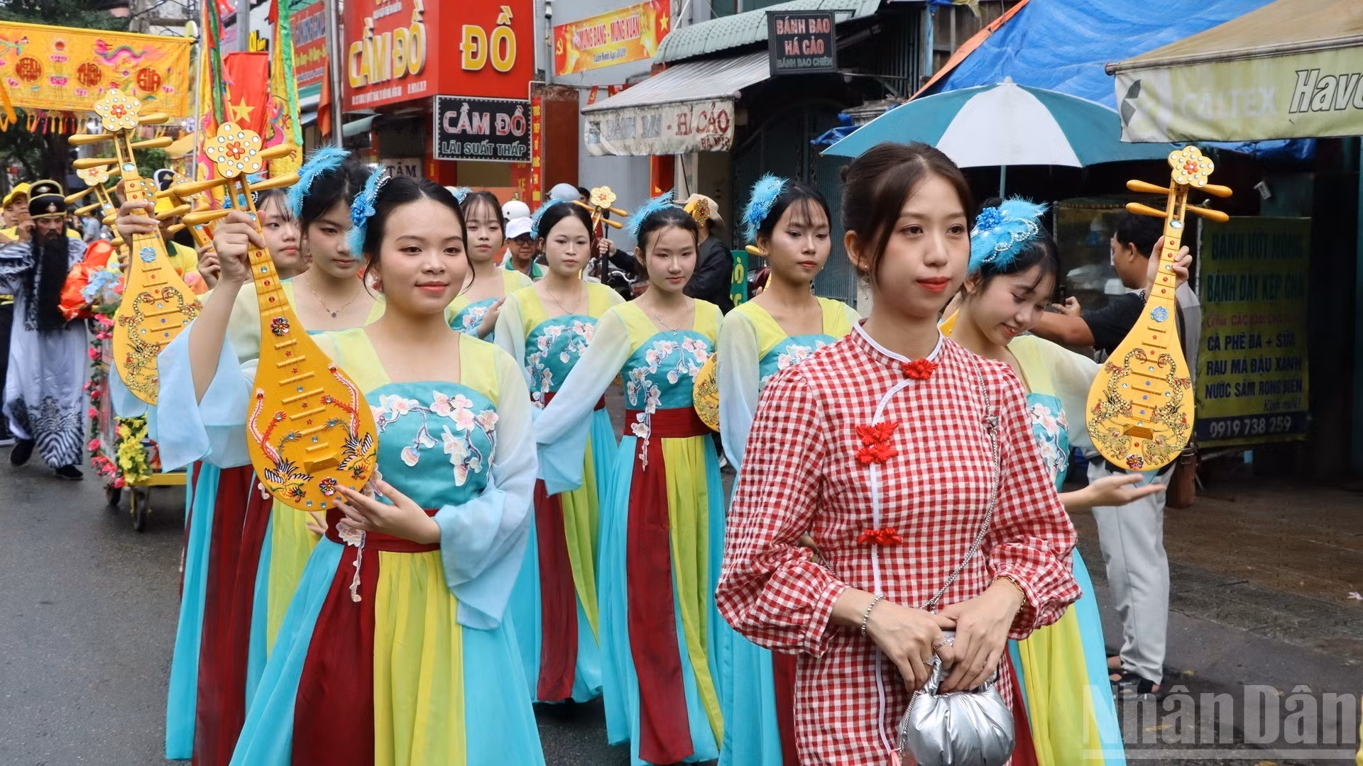 Además del desfile callejero, el programa incluye diversas actividades culturales y deportivas.