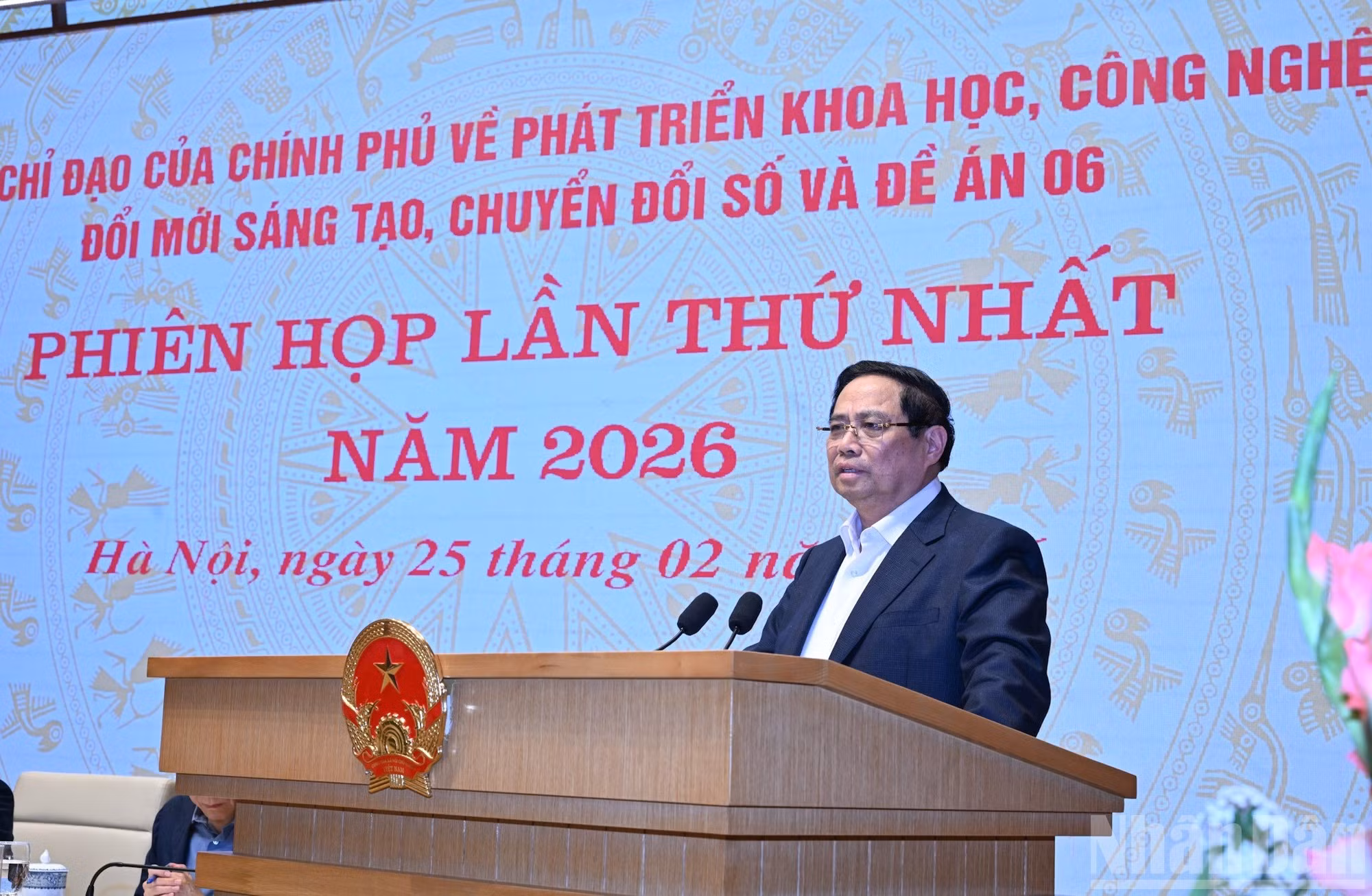 Minh Chinh habla en la cita.