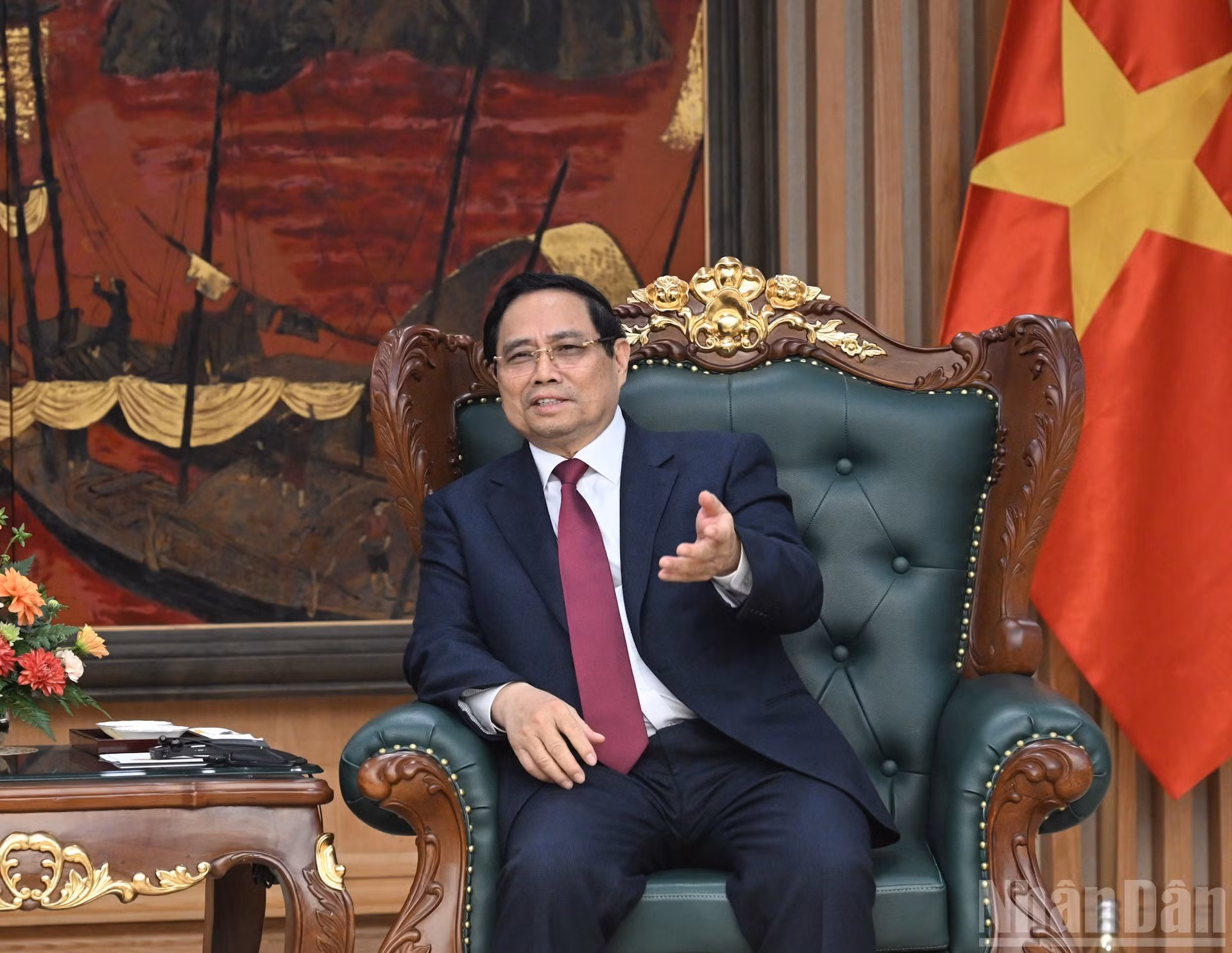 Minh Chinh habla en la cita.