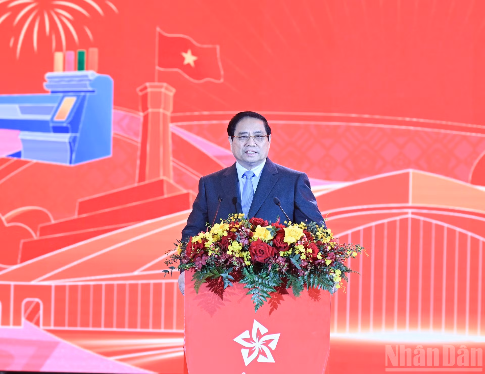 Minh Chinh habla en la actividad.