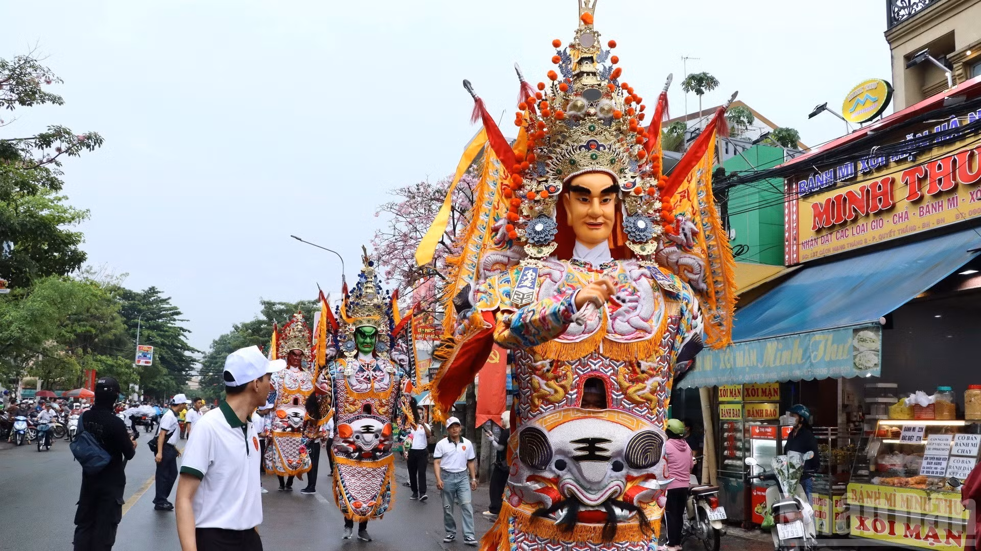 El Festival de la Pagoda Ong es uno de los festejos de inicios de primavera en Dong Nai que atrae a numerosos residentes y visitantes.