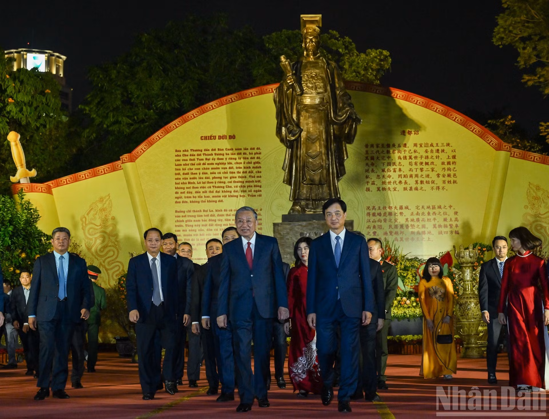 El máximo dirigente del Partido en el Monumento al Ly Thai To.