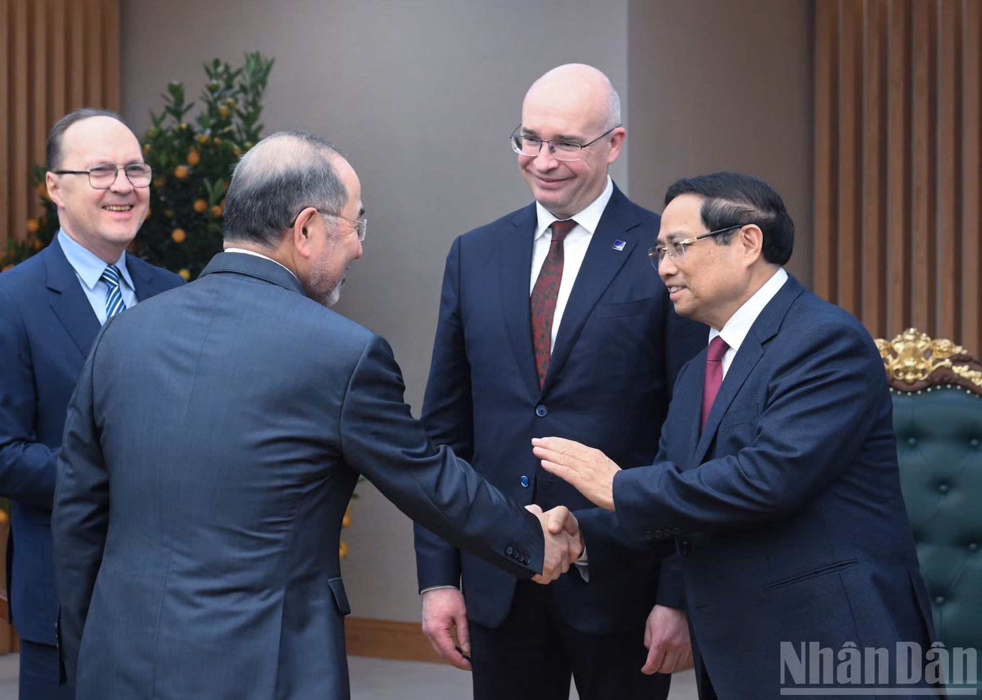 El primer ministro de Vietnam, Pham Minh Chinh, recibe a la delegación de la agencia rusa TASS.