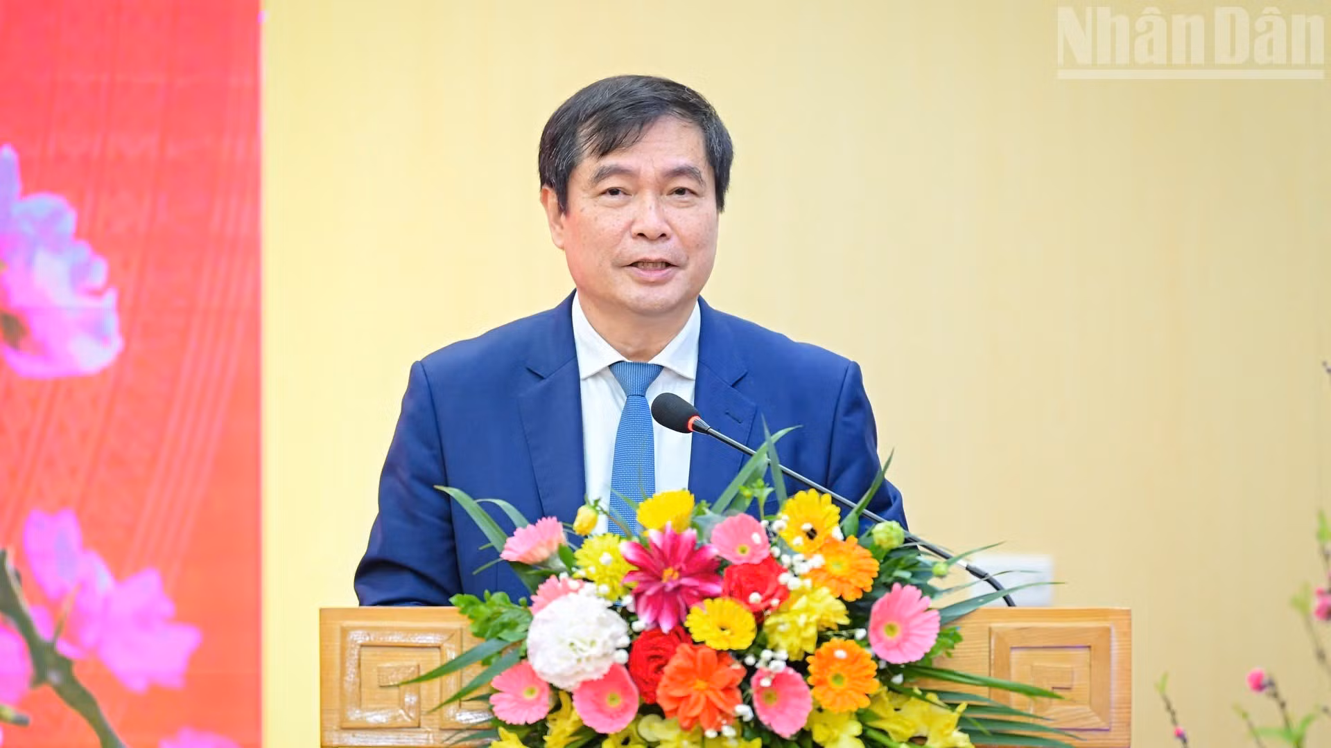 Phan Xuan Thuy, vicejefe de la Comisión de Propaganda y Movilización de Masas del Comité Central del PCV, interviene en la cita.