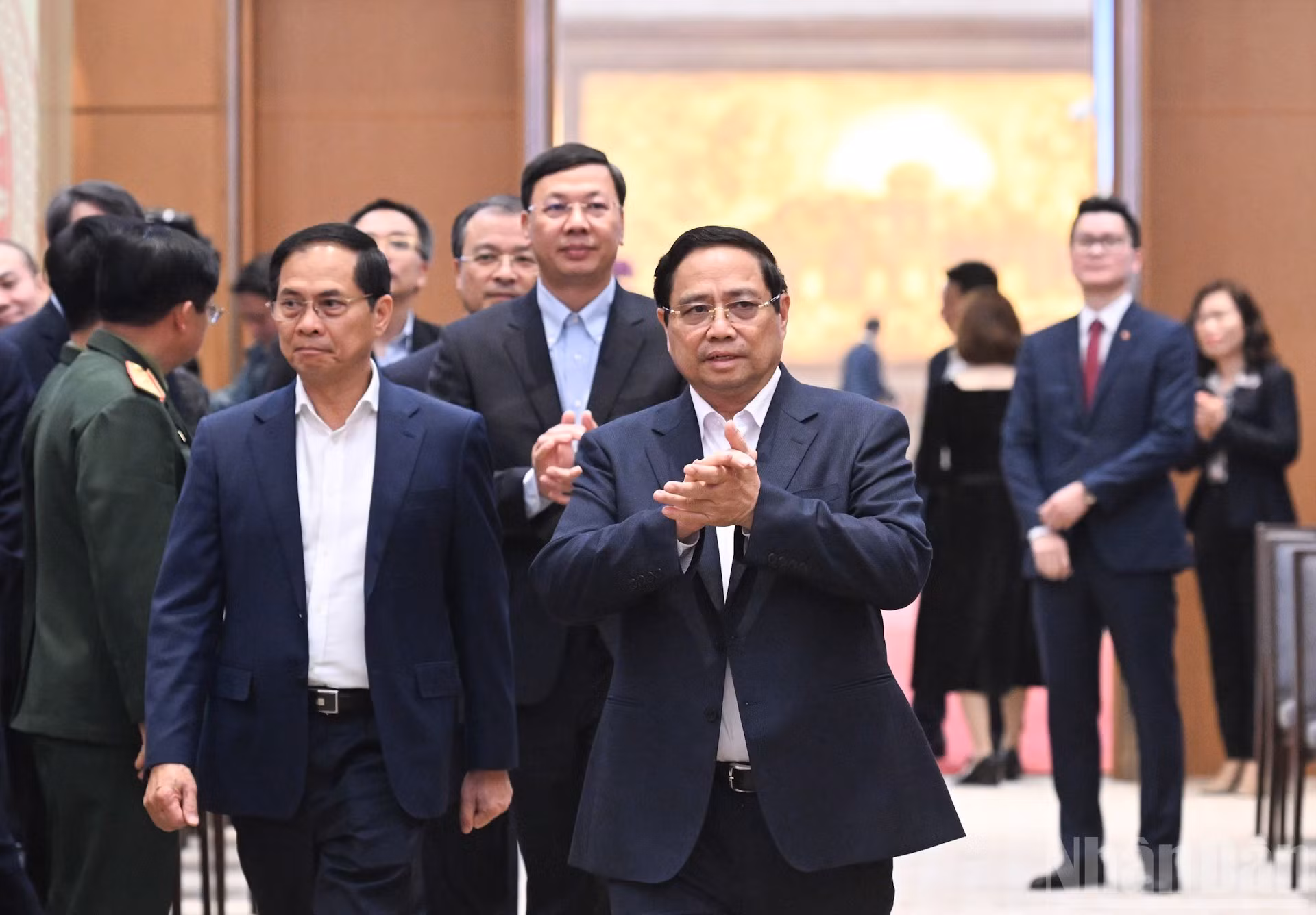El primer ministro vietnamita, Pham Minh Chinh, llega a la reunión.