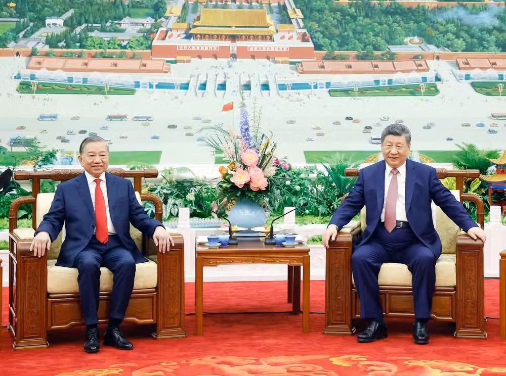 El secretario general del Partido Comunista y presidente de Vietnam, To Lam, y su homólogo chino, Xi Jinping, en el acto.