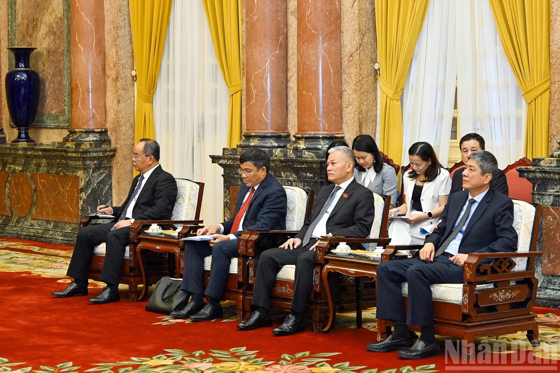 Asistentes vietnamitas en el evento.