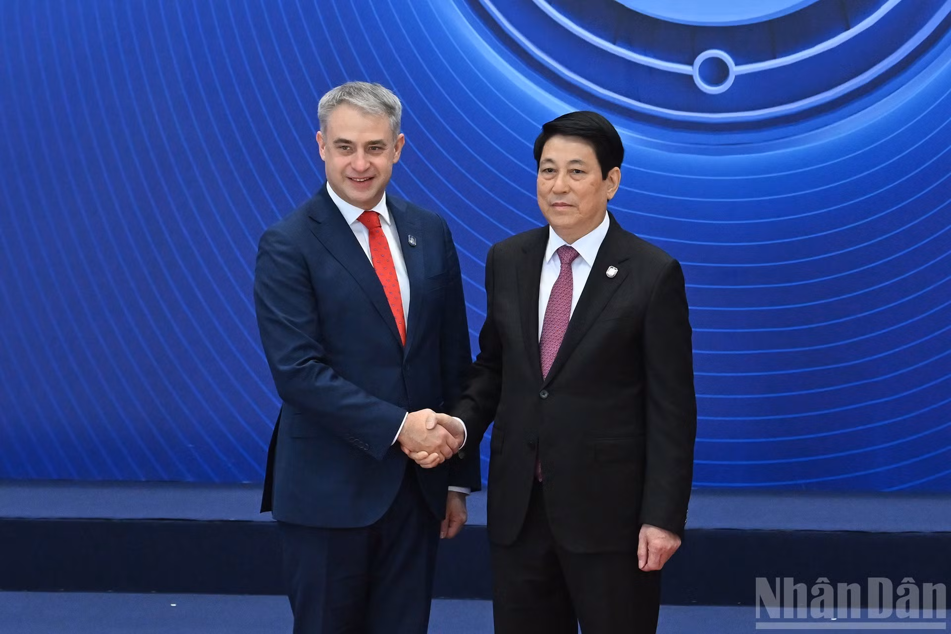 El presidente Luong Cuong recibe al viceprimer ministro y ministro de Asuntos Digitales de Polonia.