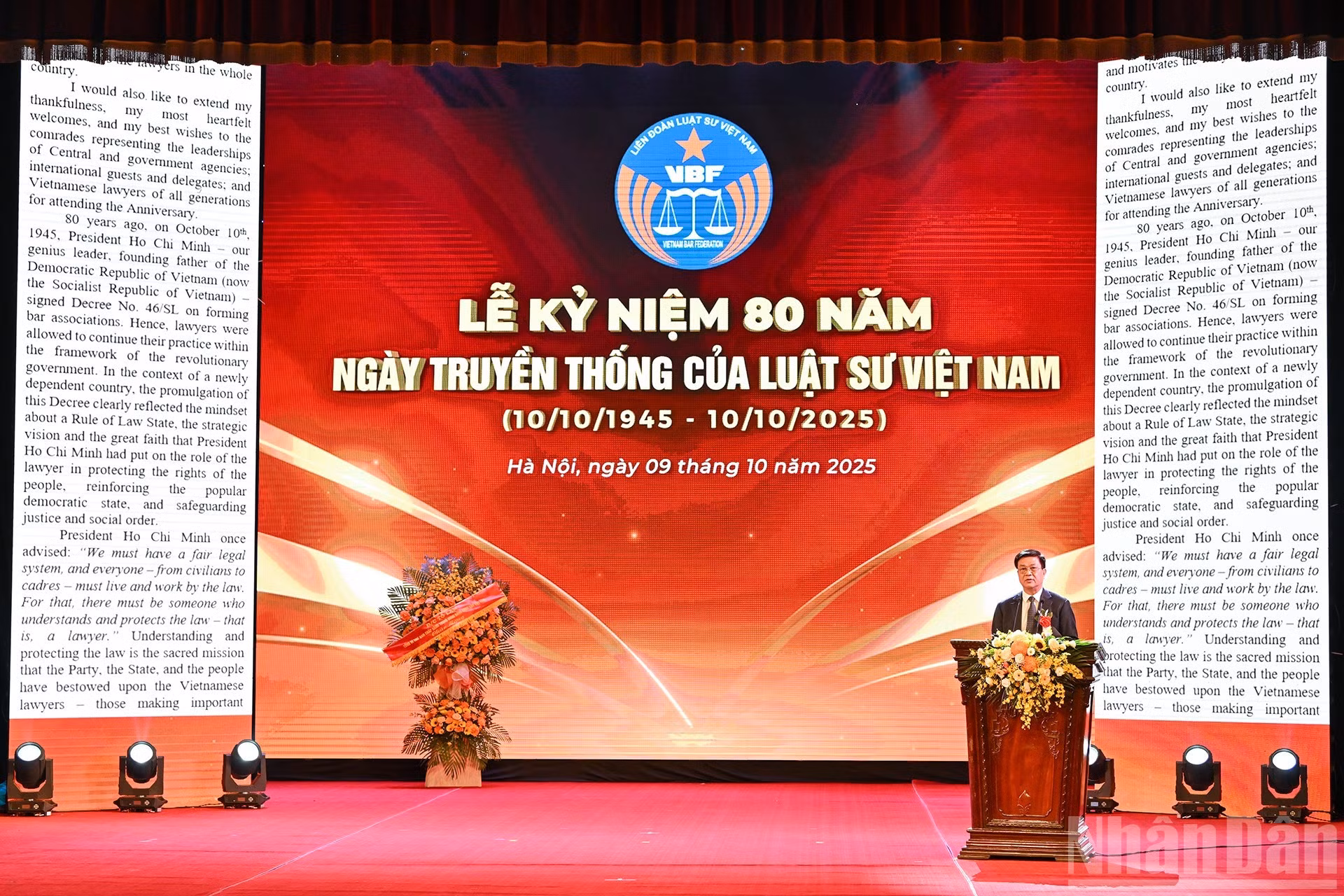 El presidente de la Federación de Abogados de Vietnam, Do Ngoc Thinh, pronuncia un discurso en la ceremonia.