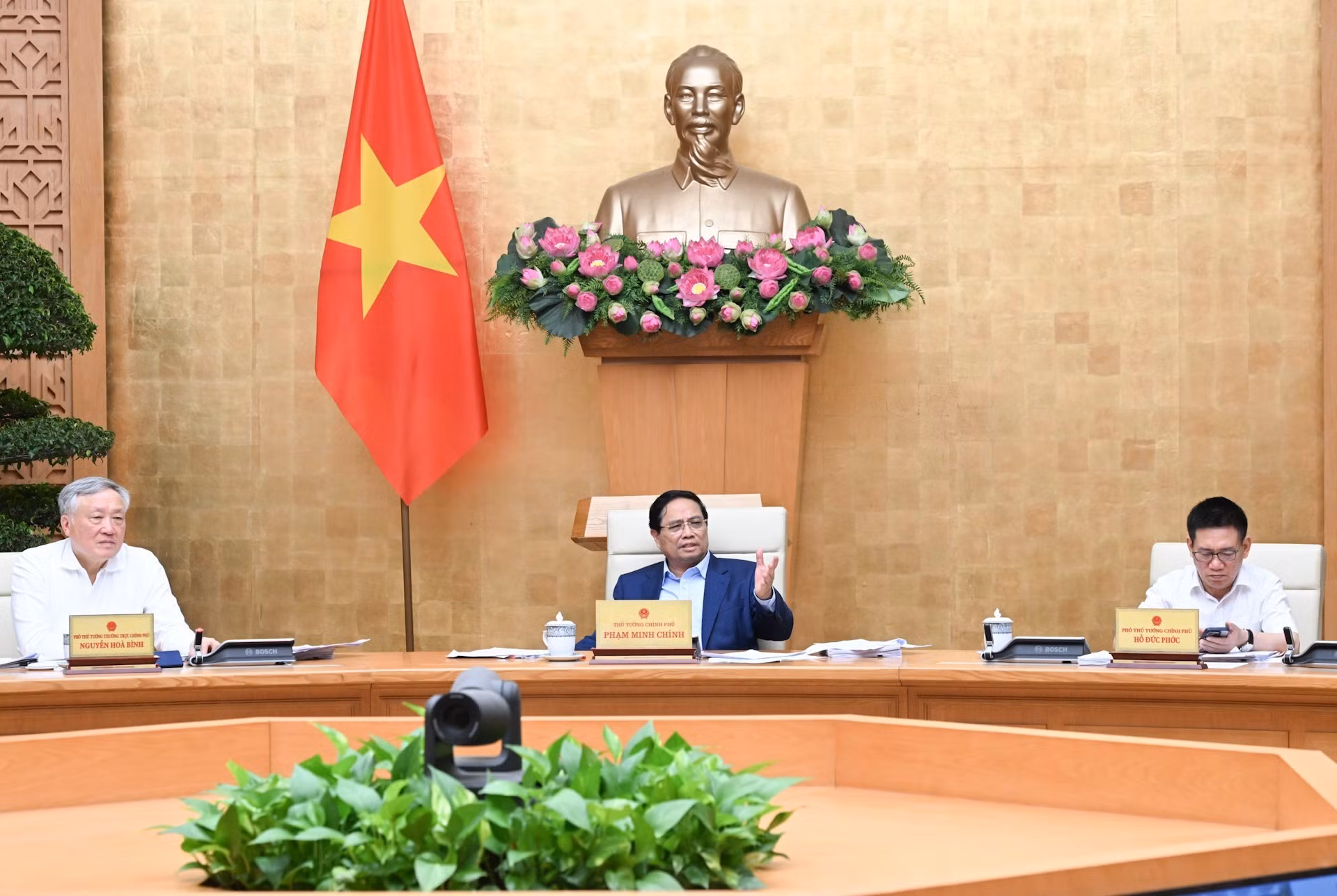 [Foto] Premier vietnamita preside conferencia virtual entre el Gobierno y las autoridades locales