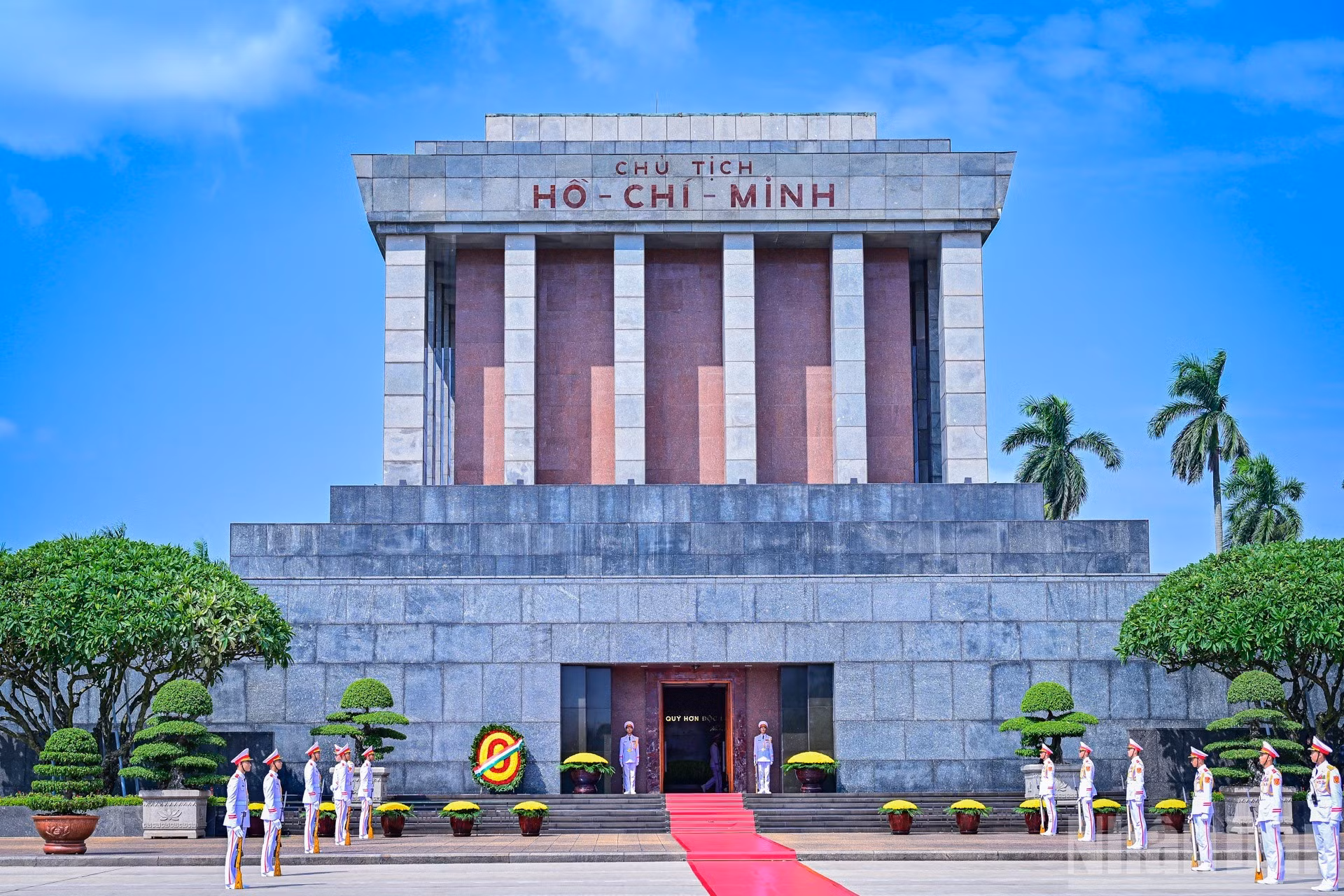 [Foto] Presidente de Parlamento de Hungría rinde homenaje al Presidente Ho Chi Minh