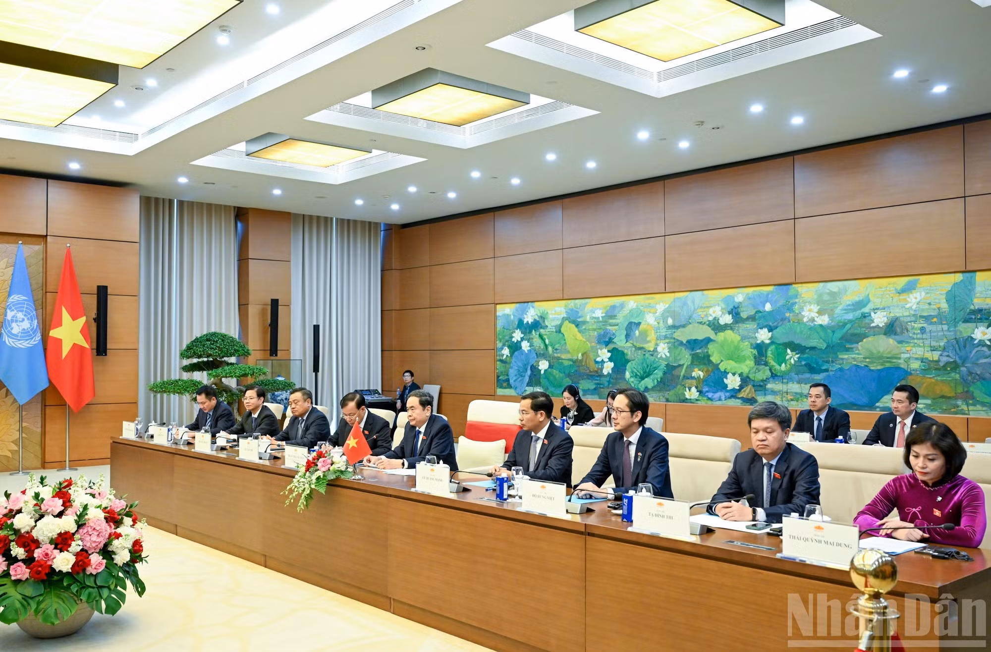 Asistentes vietnamitas en la reunión.