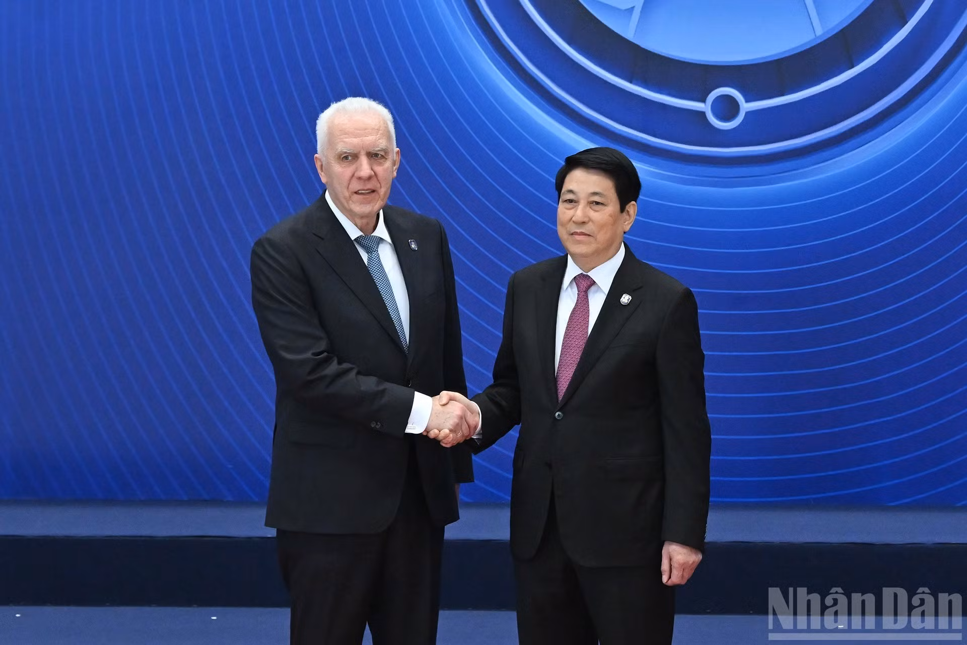 Luong Cuong da la bienvenida al fiscal general de Rusia.