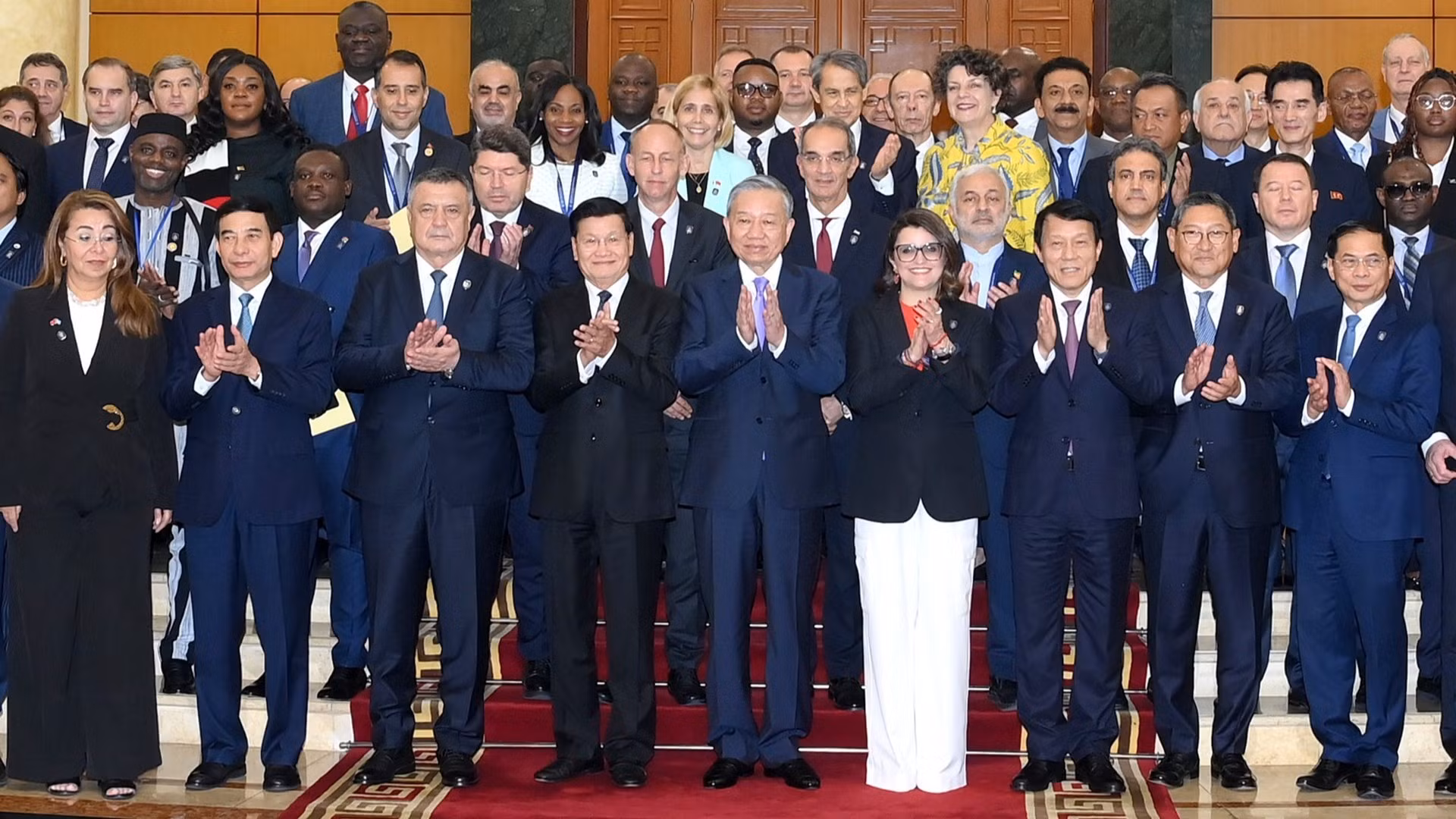 [Foto] Líder partidista de Vietnam recibe a jefes de delegación en ceremonia de firma de la Convención de Hanói