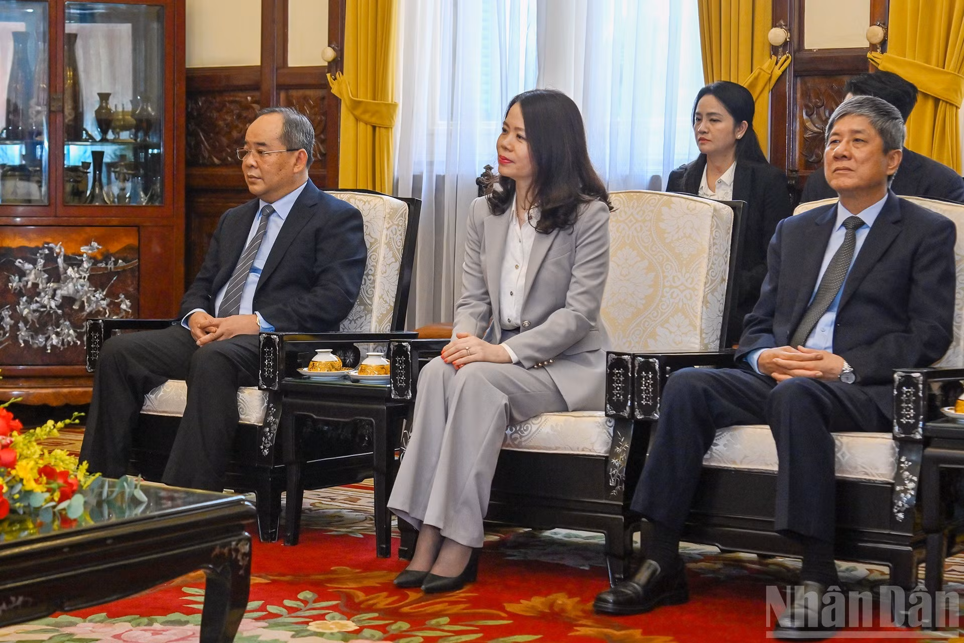 Asistentes vietnamitas en la reunión.