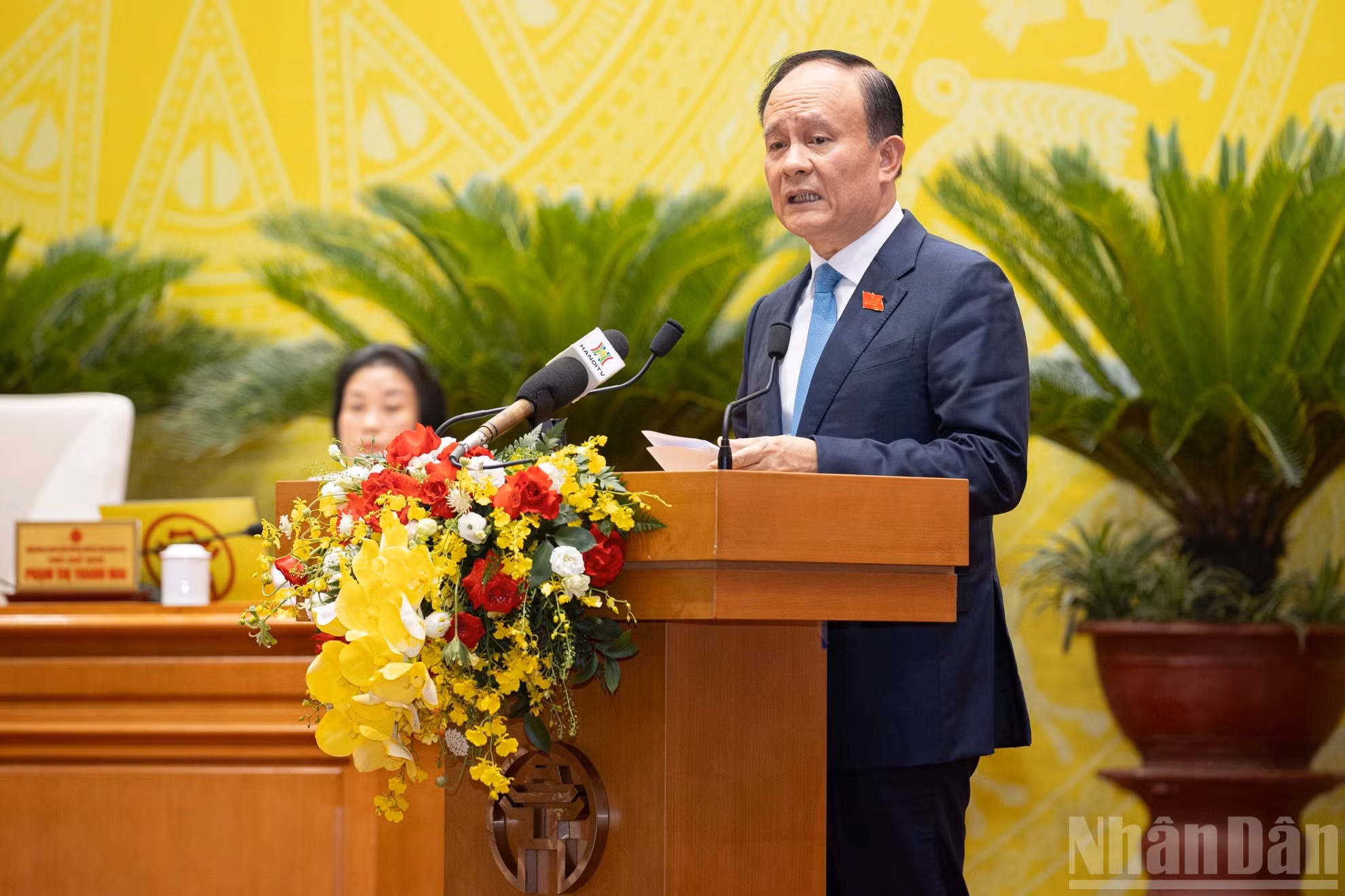 El presidente del Consejo Popular de Hanói, Nguyen Ngoc Tuan, pronuncia el discurso de apertura de la sesión.