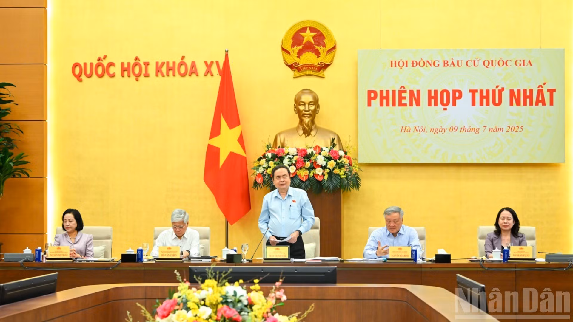 [Foto] Titular parlamentario de Vietnam preside la primera reunión del Consejo Electoral Nacional