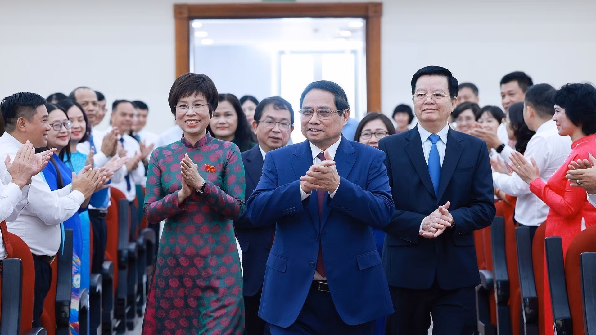 El primer ministro Pham Minh Chinh asiste a la XXVII Asamblea del Comité del Partido de la VNA para el mandato 2025-2030.