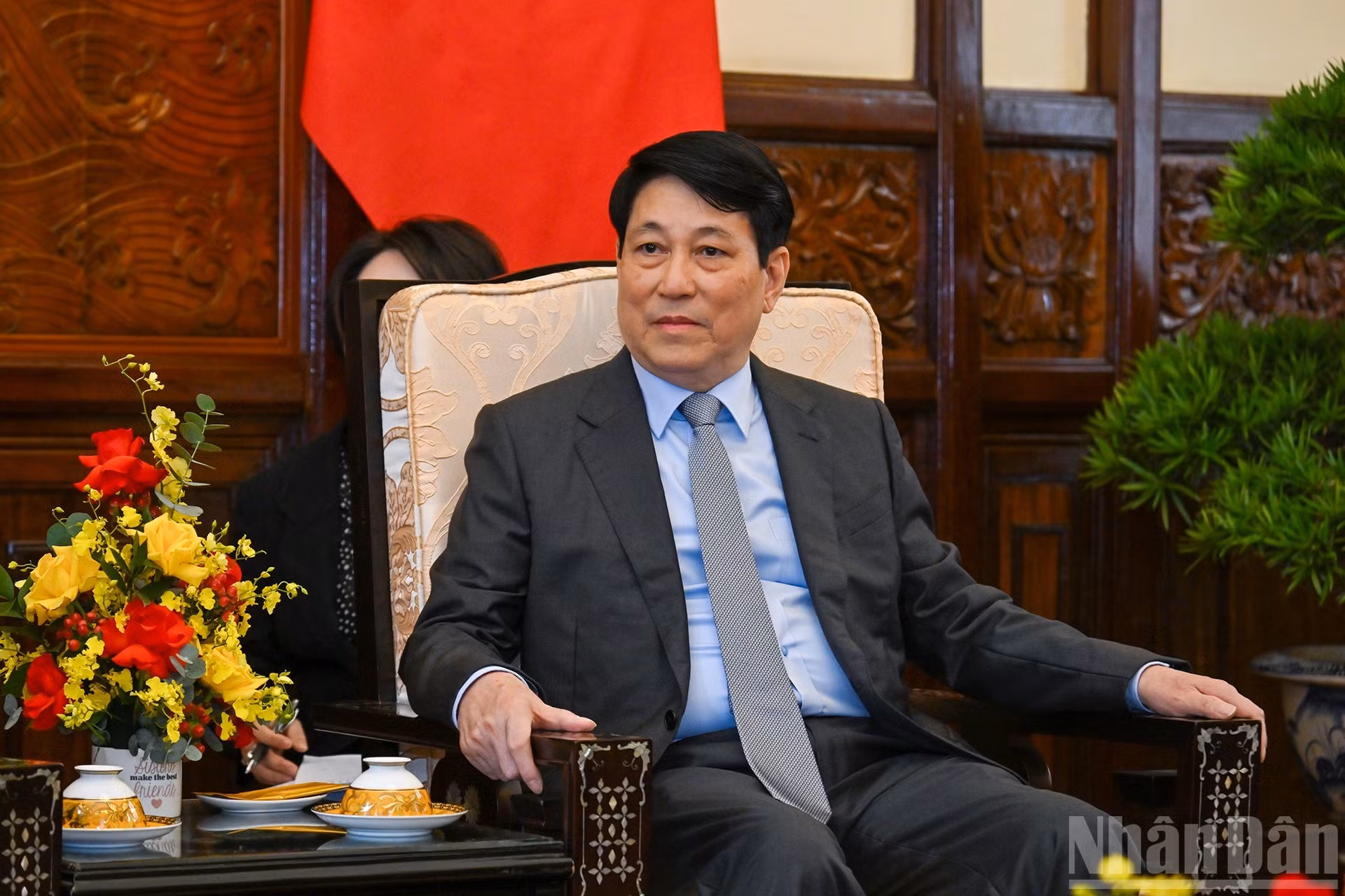 Luong Cuong habla en la cita.