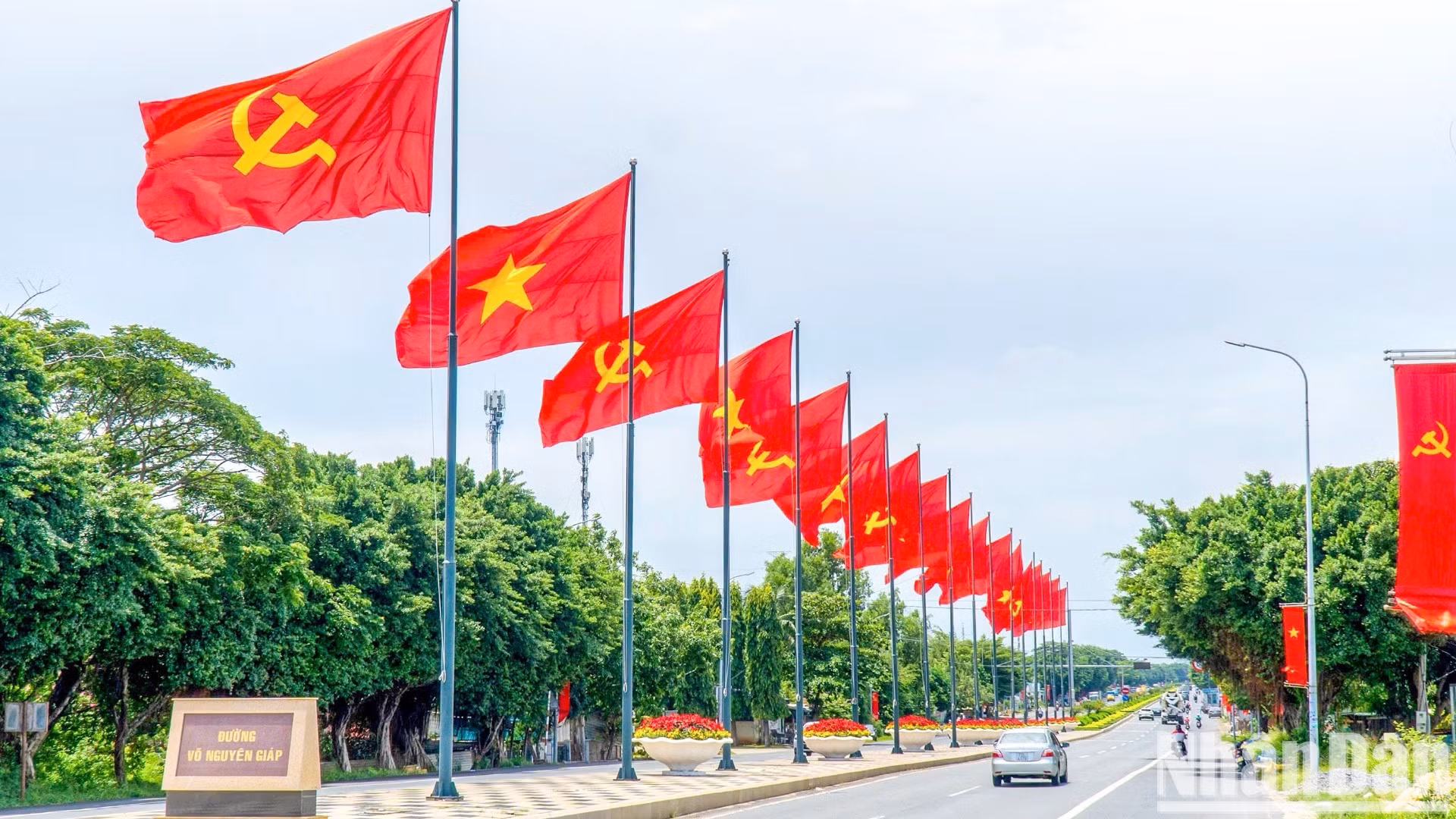 [Foto] Ciudad Ho Chi Minh se viste de gala con flores y banderas para celebrar el Día Nacional