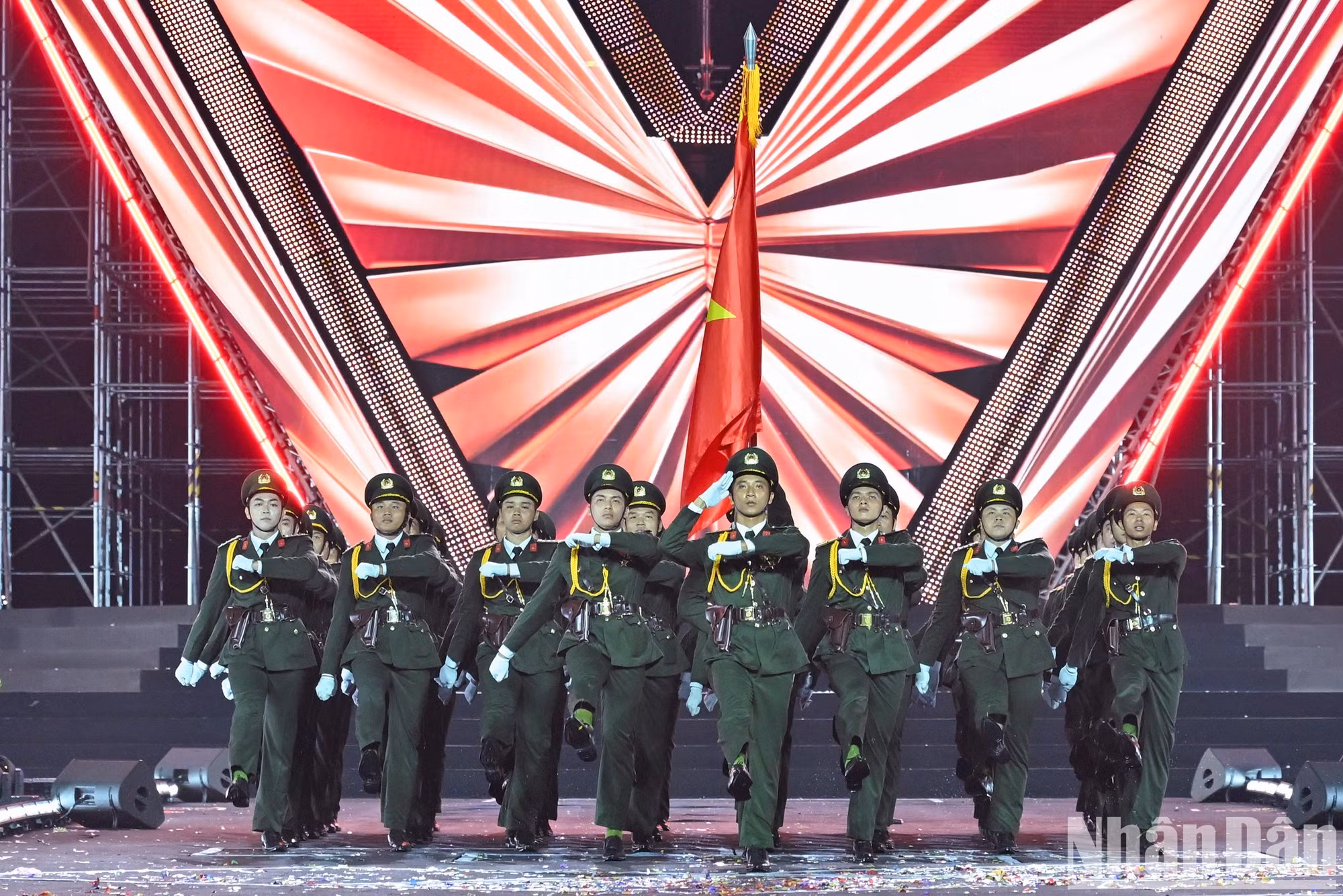 El Bloque de oficiales masculinos de la Seguridad Pública Popular.