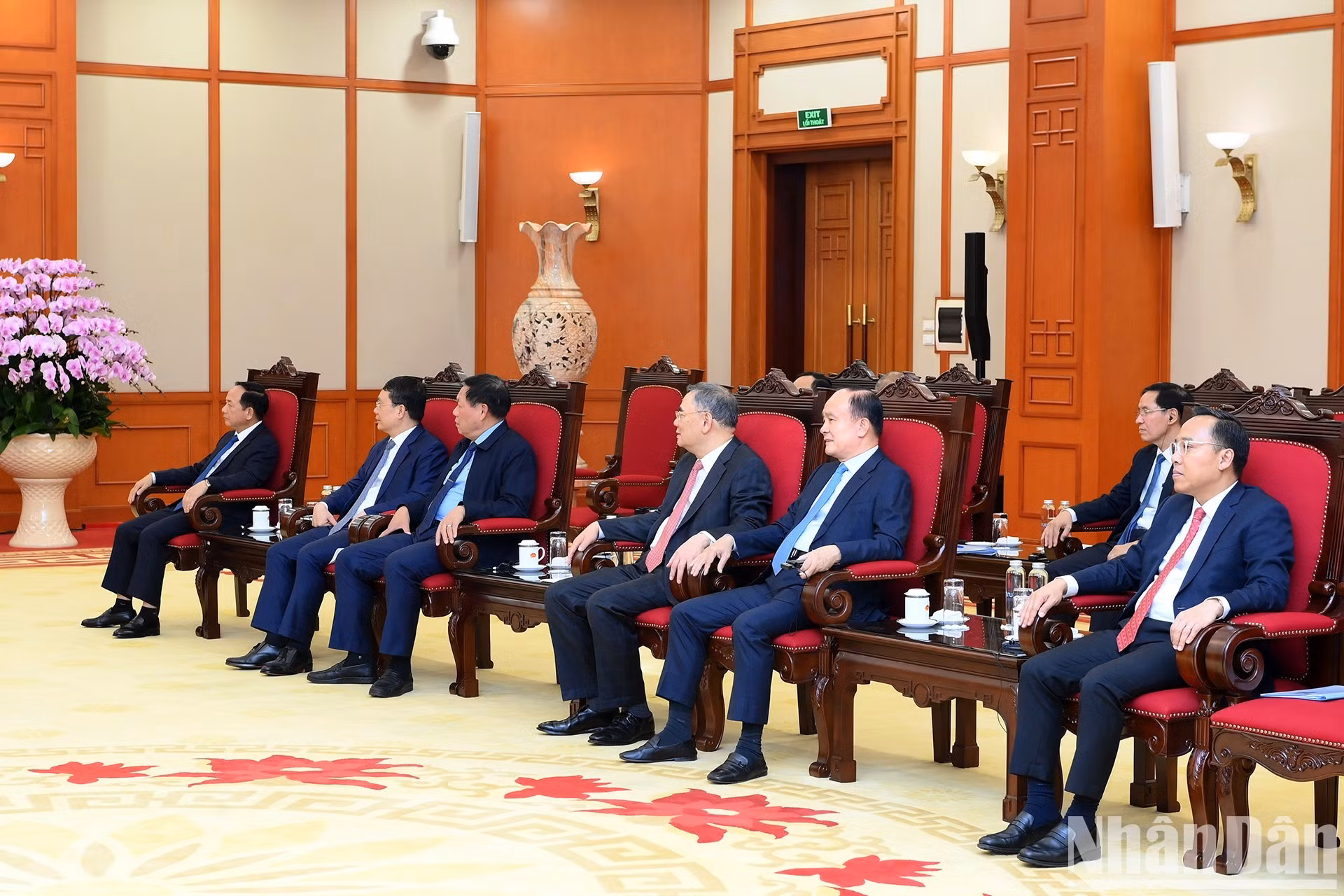 Asistentes vietnamitas en la cita.