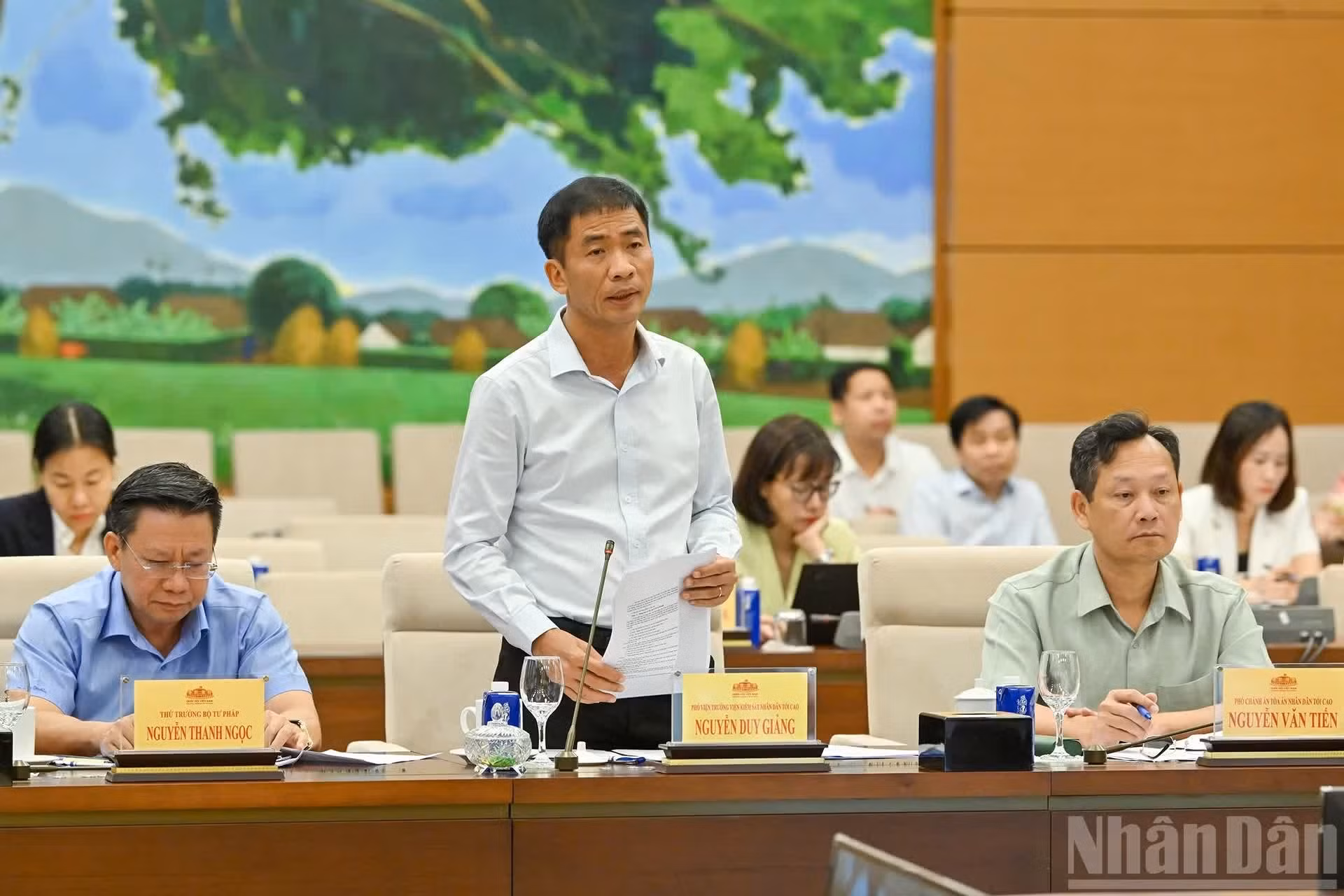El vicepresidente de la Fiscalía Popular Suprema Nguyen Duy Giang en la reunión.