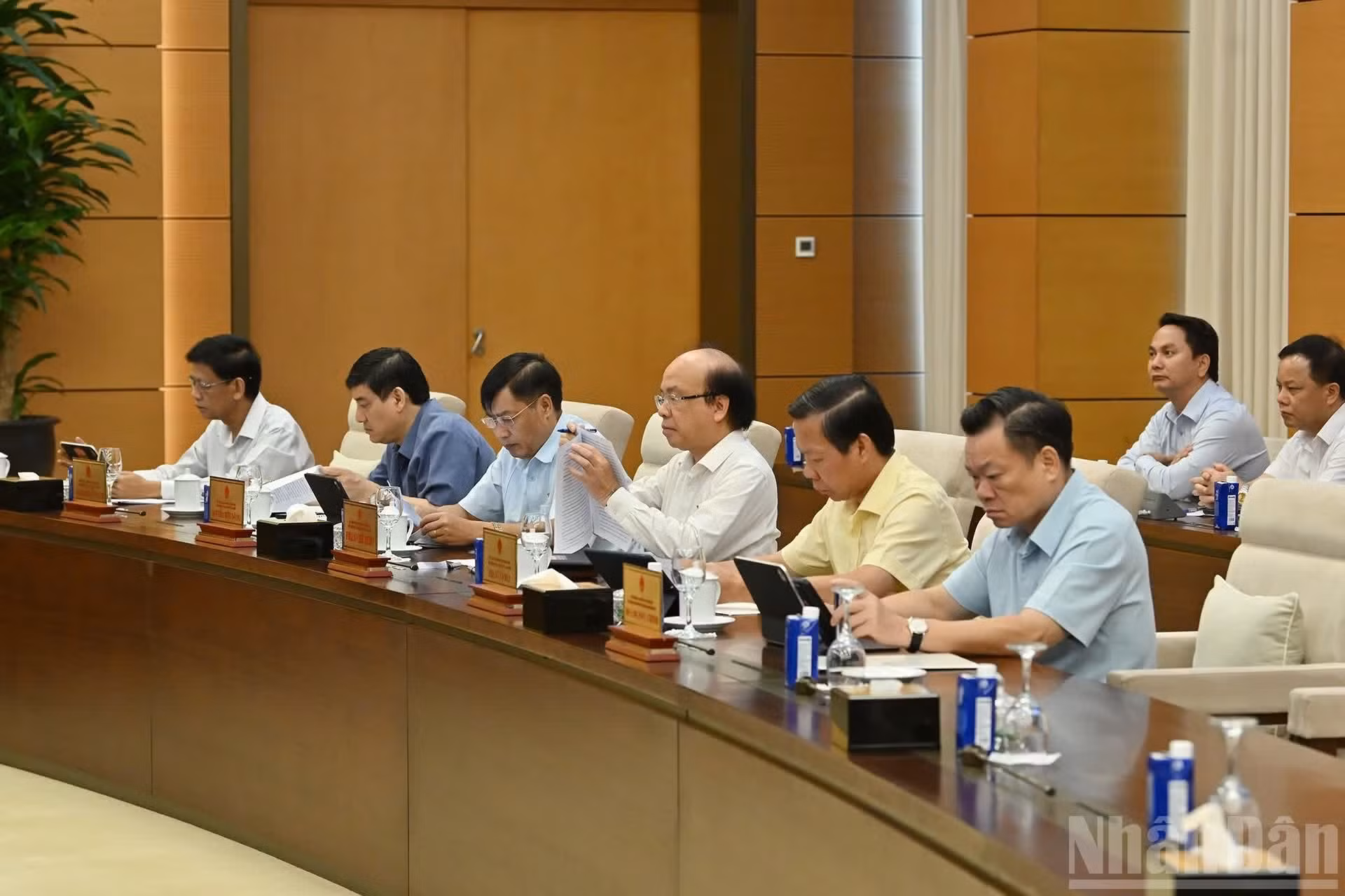 Miembros del Comité Permanente de la Asamblea Nacional en la cita.