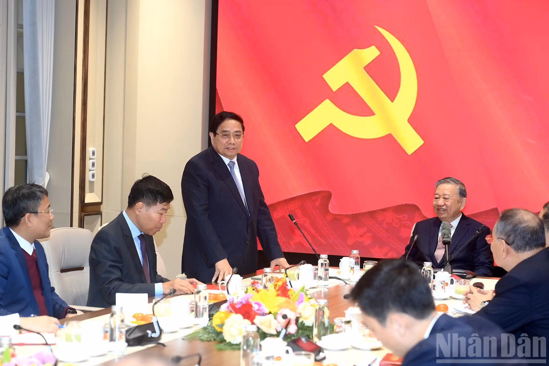 El primer ministro de Vietnam, Pham Minh Chinh, interviene en el evento.