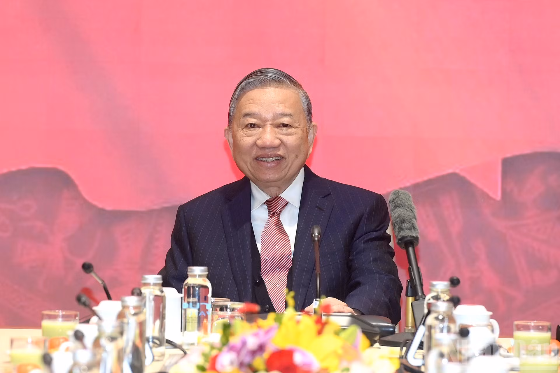 El secretario general del Partido Comunista de Vietnam, To Lam, habla en la reunión.