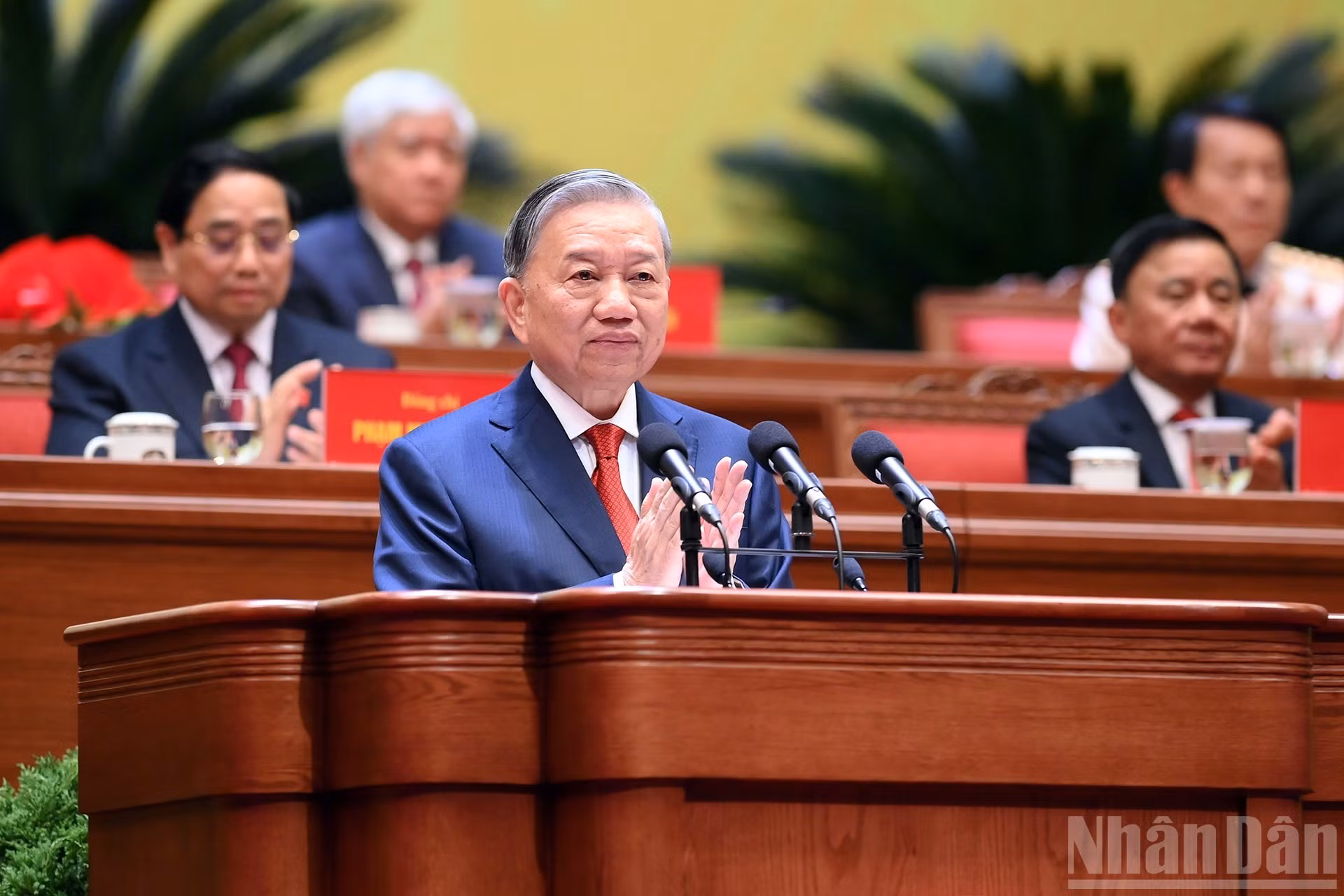 El secretario general To Lam pronuncia el discurso de clausura en el XIV Congreso Nacional del Partido.