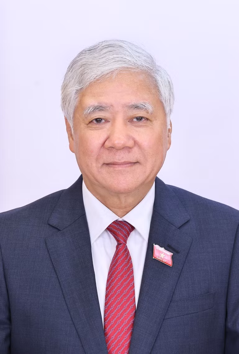 DO VAN CHIEN, miembro del Buró Político, vicesecretario permanente del Comité del Partido y vicepresidente permanente de la Asamblea Nacional