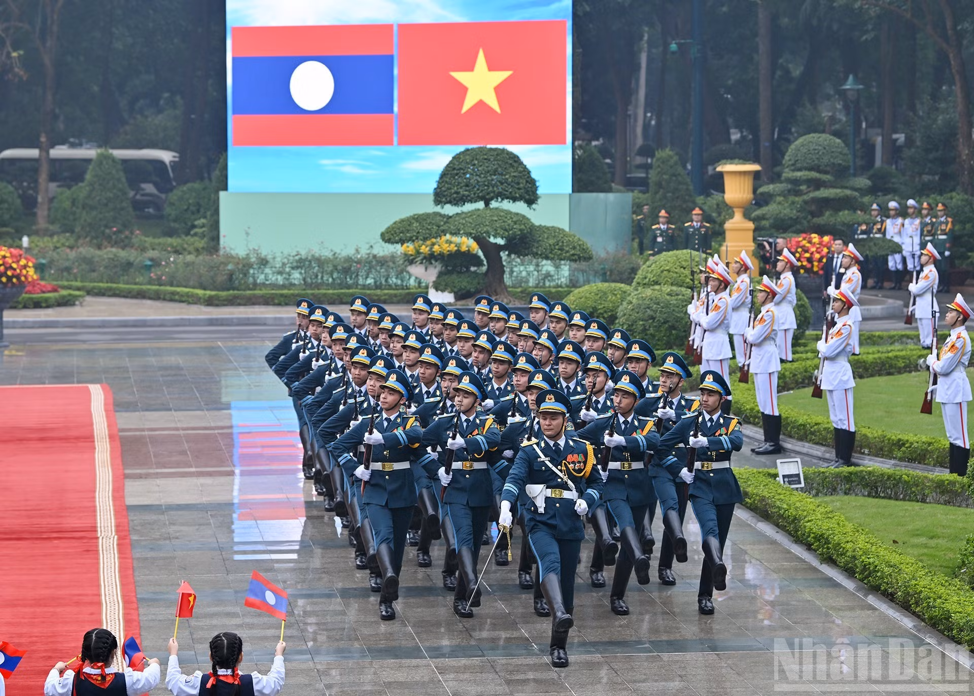 La Guardia de Honor del Ejército Popular de Vietnam en el acto de bienvenida.