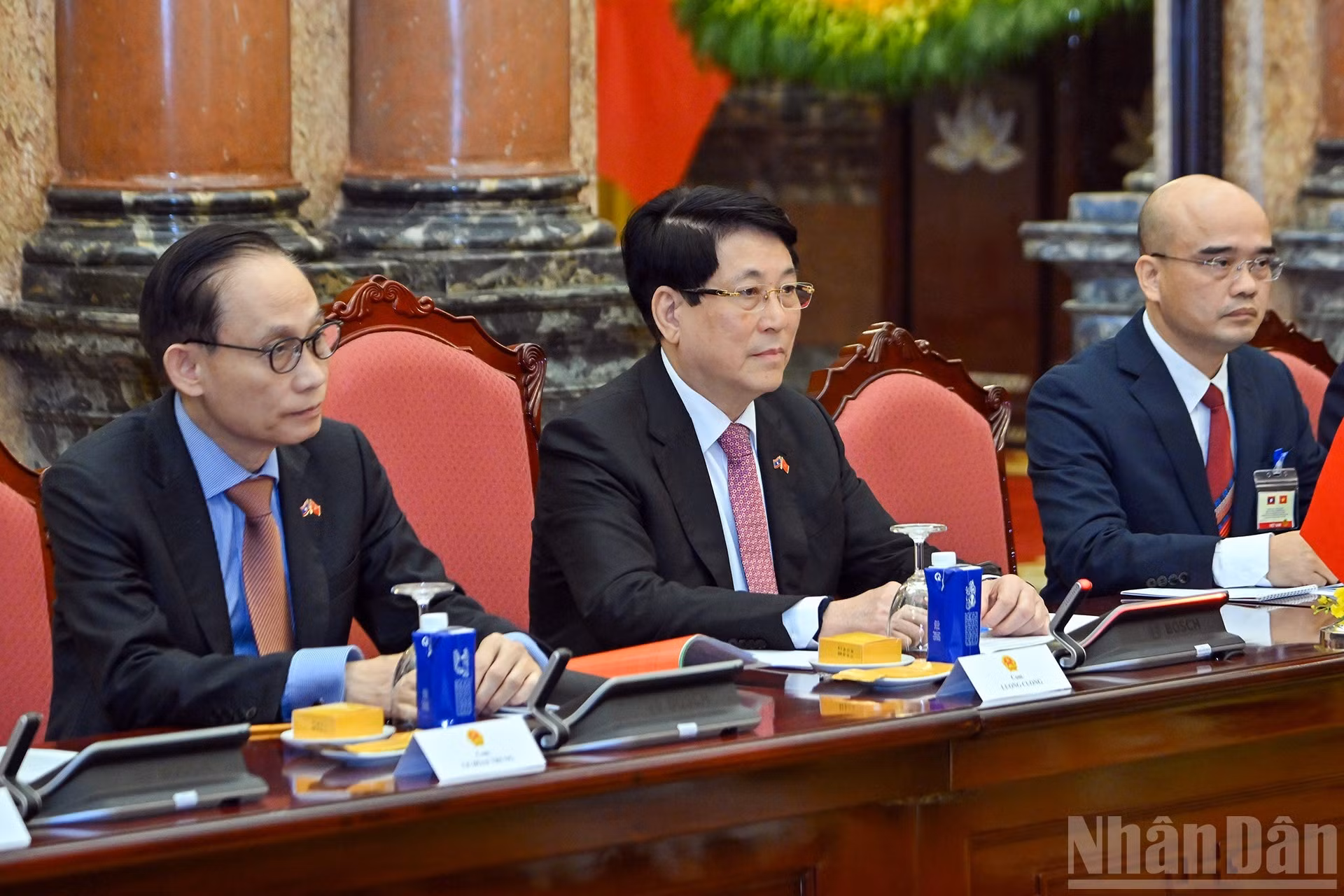 Luong Cuong habla en la reunión.