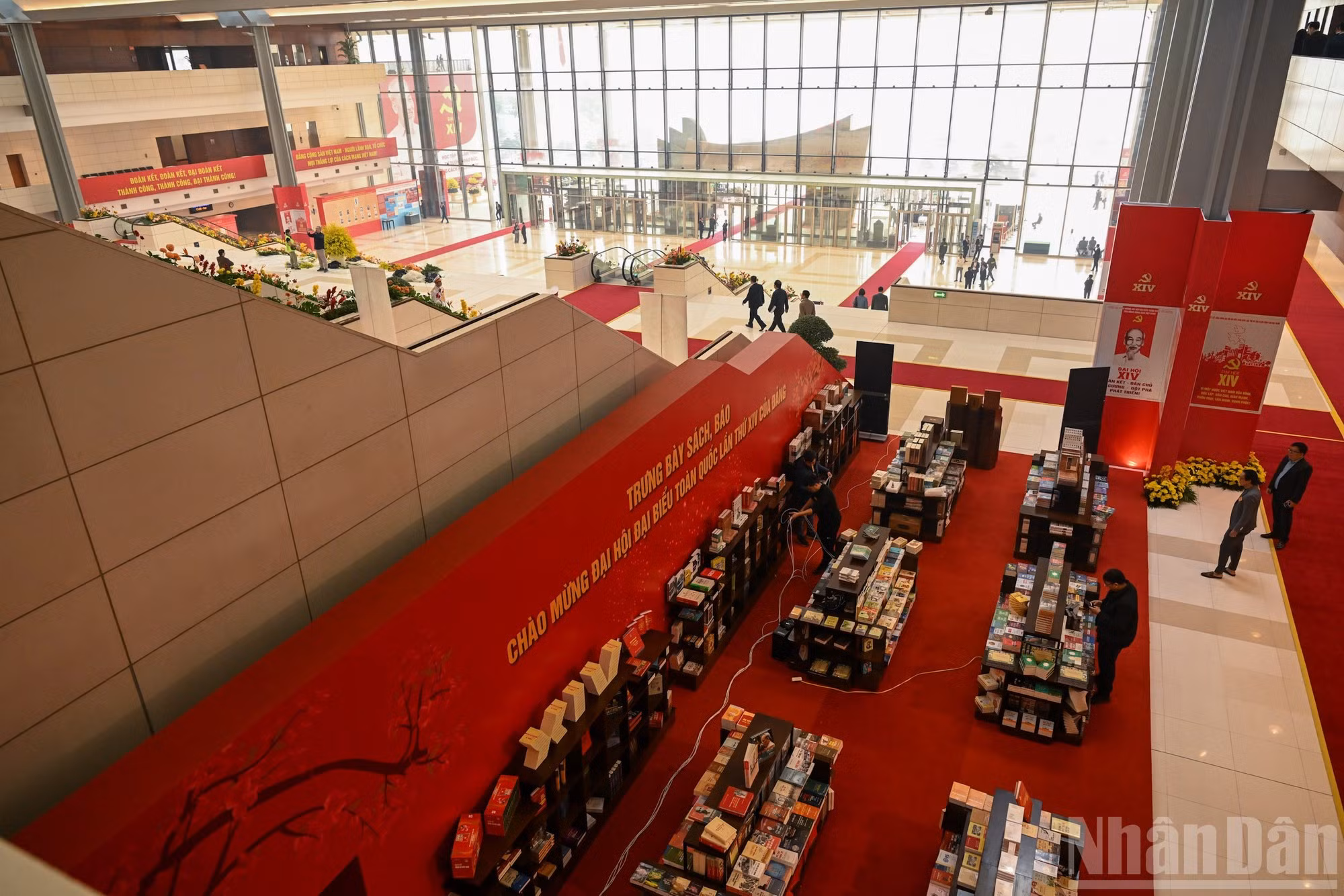 El área de exhibición de libros y publicaciones está lista.