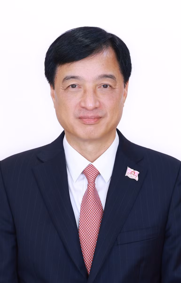 NGUYEN DUY NGOC, miembro del Buró Político del Comité Central del PCV, secretario del Comité del PCV en Hanói