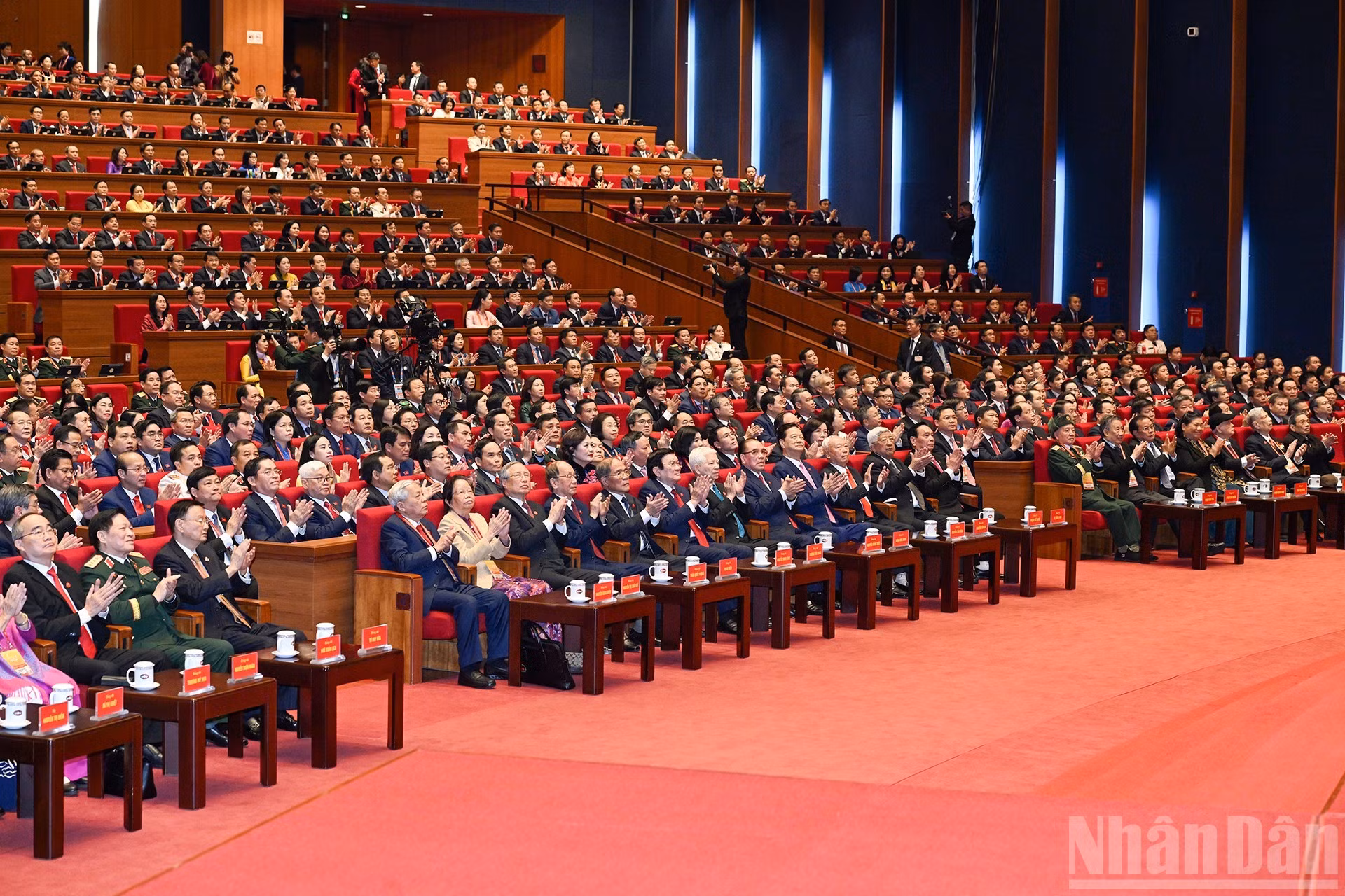 Vista de la sesión de clausura del XIV Congreso Nacional del PCV.