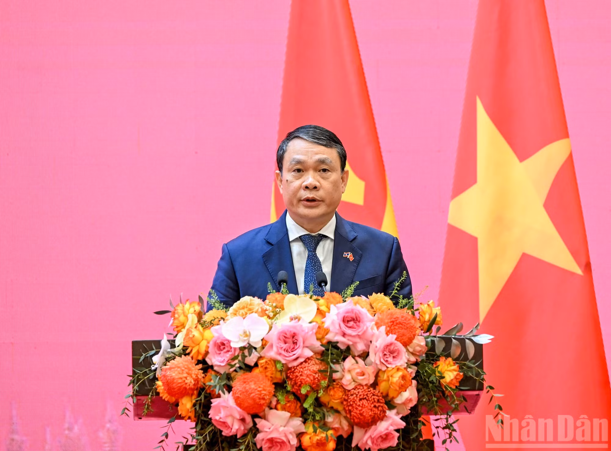 El subjefe de la Oficina del Comité Central del PCV, Dang Khanh Toan, pronuncia el discurso de apertura de la conferencia.