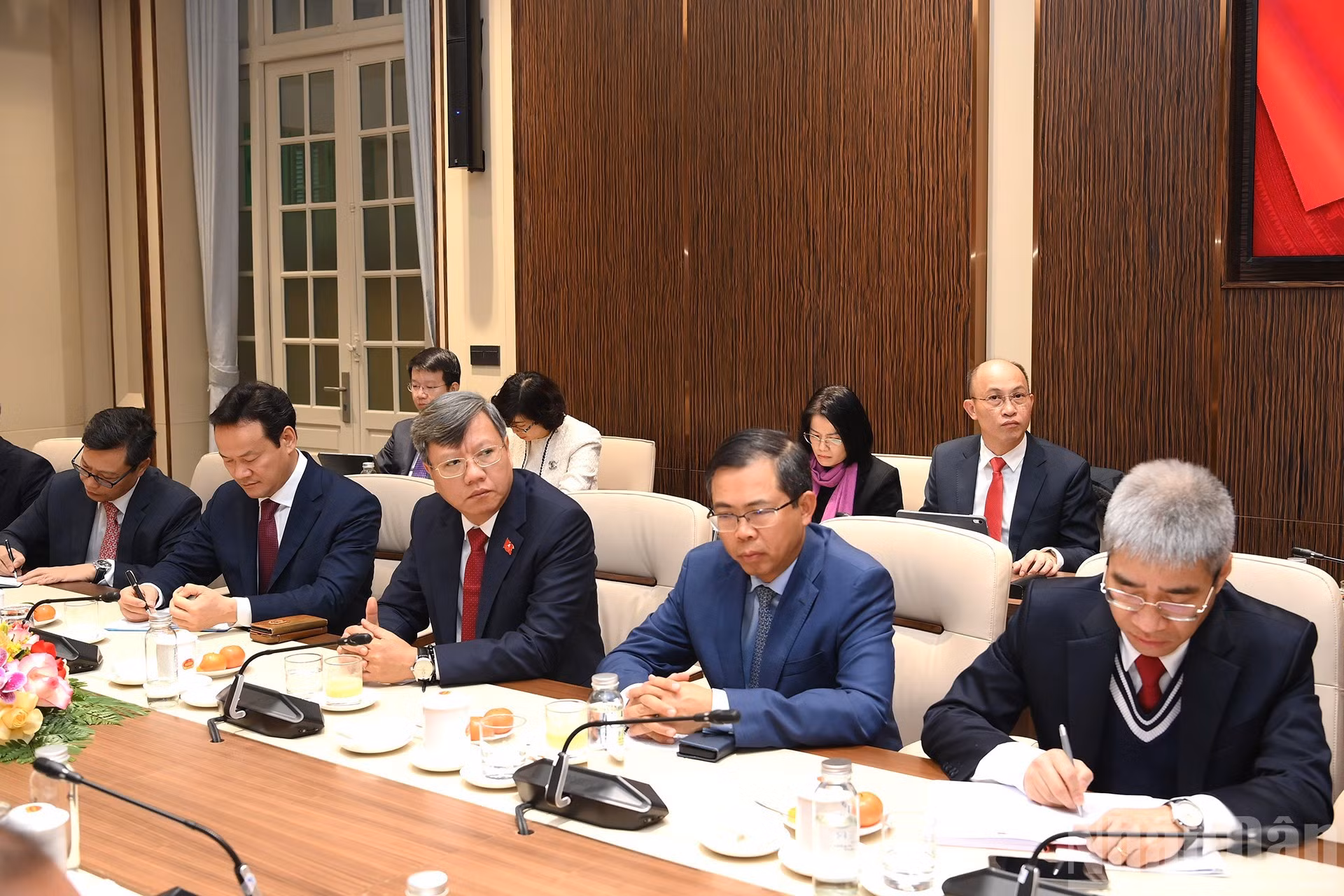Embajadores y jefes de misiones diplomáticas de Vietnam en el exterior asistentes a la cita.