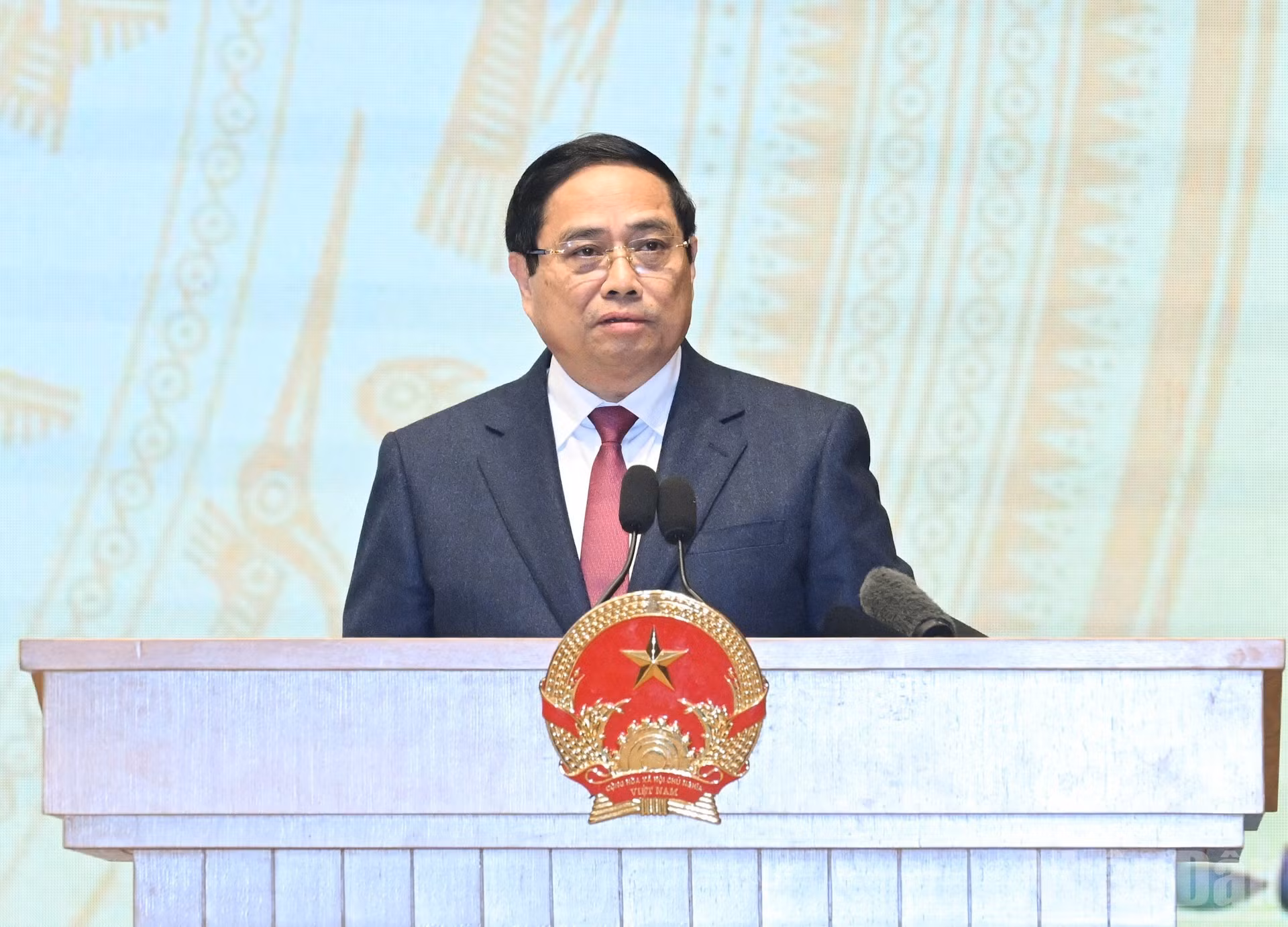 El primer ministro Pham Minh Chinh habla en el evento.