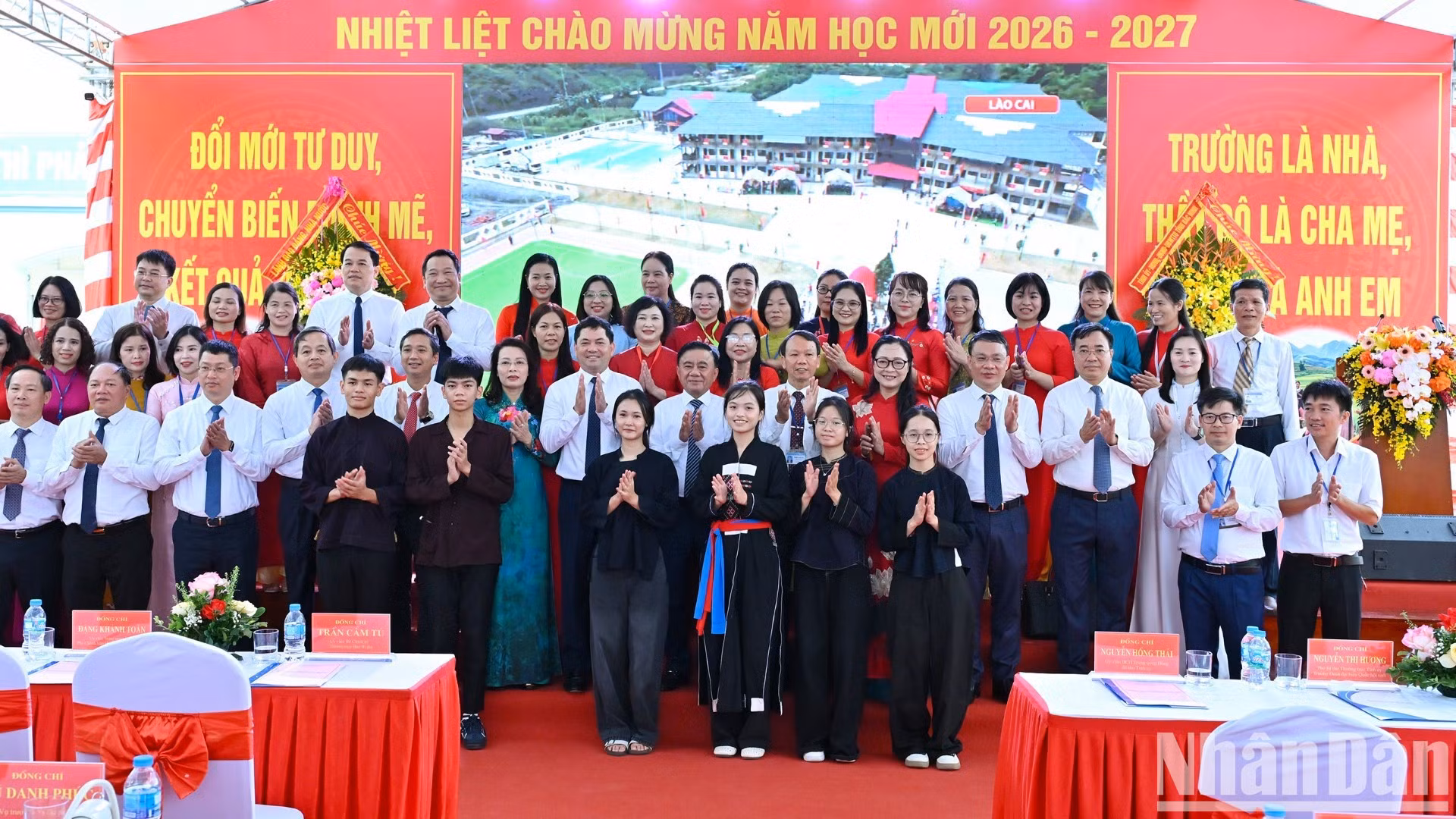 [Foto] Alto dirigente asiste al inicio del nuevo curso escolar en Escuela General con Internado para Minorías Étnicas en Bac Ninh