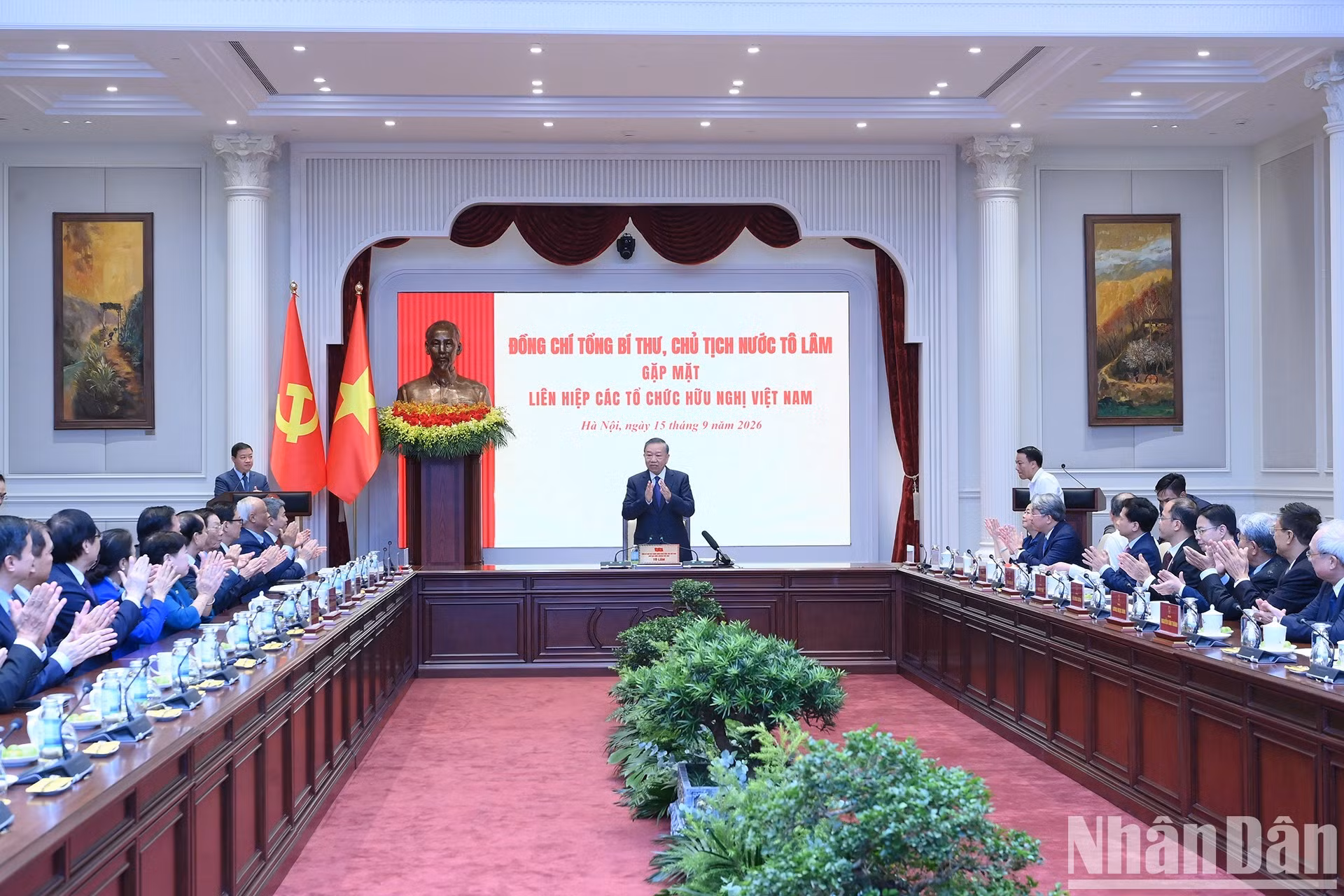 El secretario general del Partido Comunista y presidente de Vietnam, To Lam, preside el encuentro.