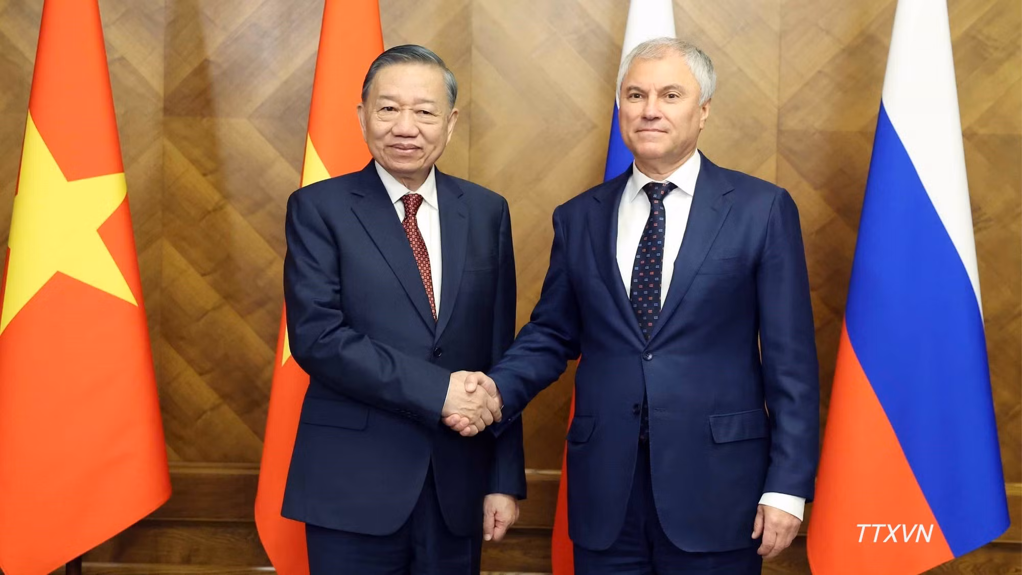 El secretario general del Partido Comunista y presidente de Vietnam, To Lam, y el presidente de la Duma Estatal de Rusia, Vyacheslav Volodin.