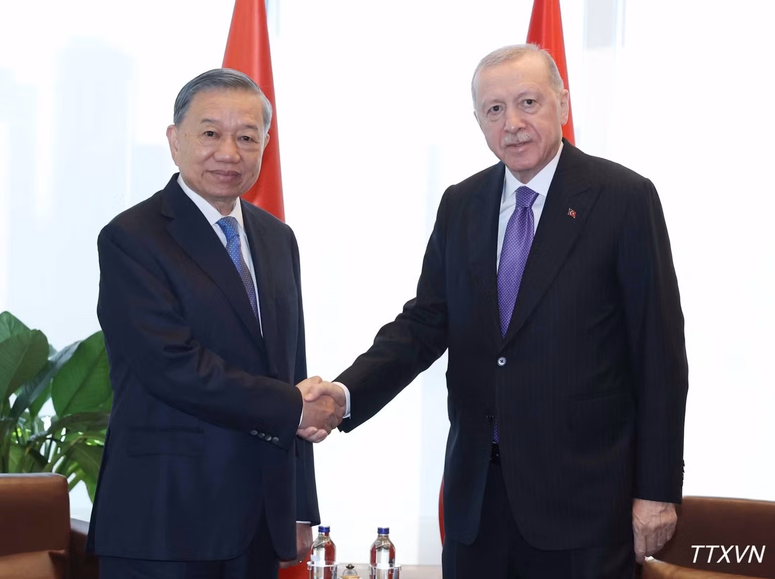 El secretario general del Partido Comunista y presidente de Vietnam, To Lam, y el presidente de Turquía, Recep Tayyip Erdogan. (Foto: VNA)