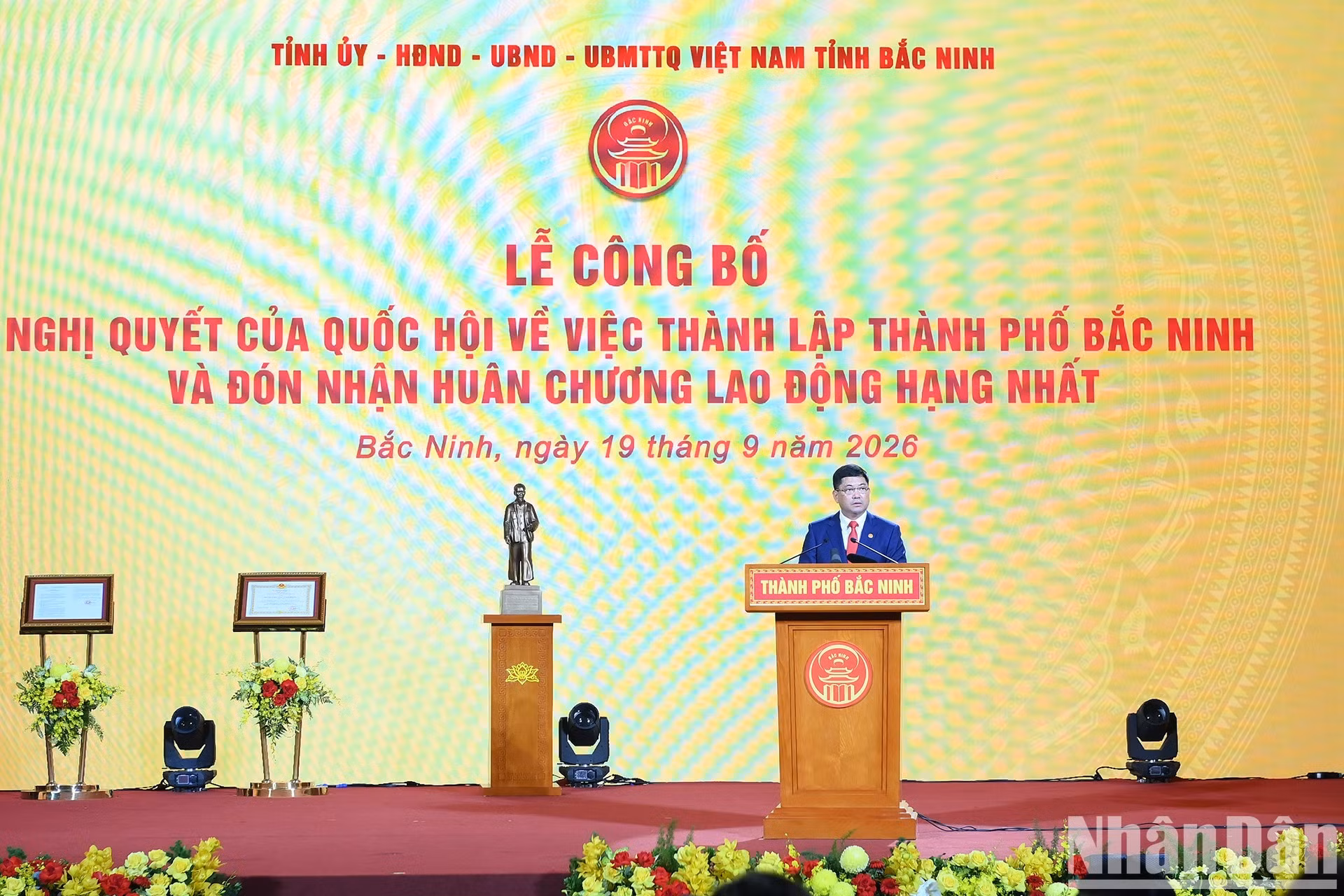Nguyen Hong Thai, miembro del Comité Central del Partido y secretario del Comité del Partido en la ciudad de Bac Ninh, interviene en el evento.