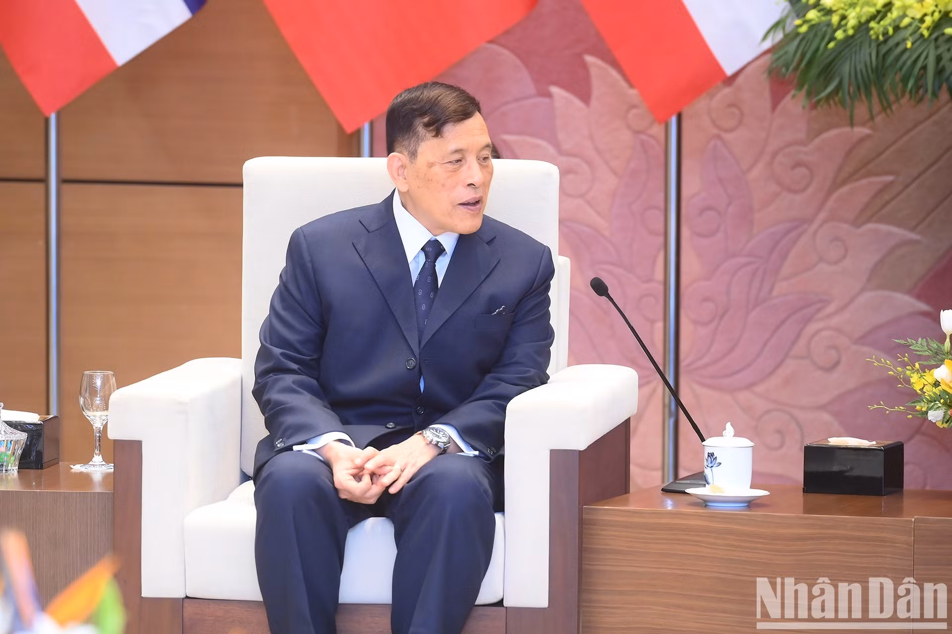 El Rey tailandés interviene en el evento.