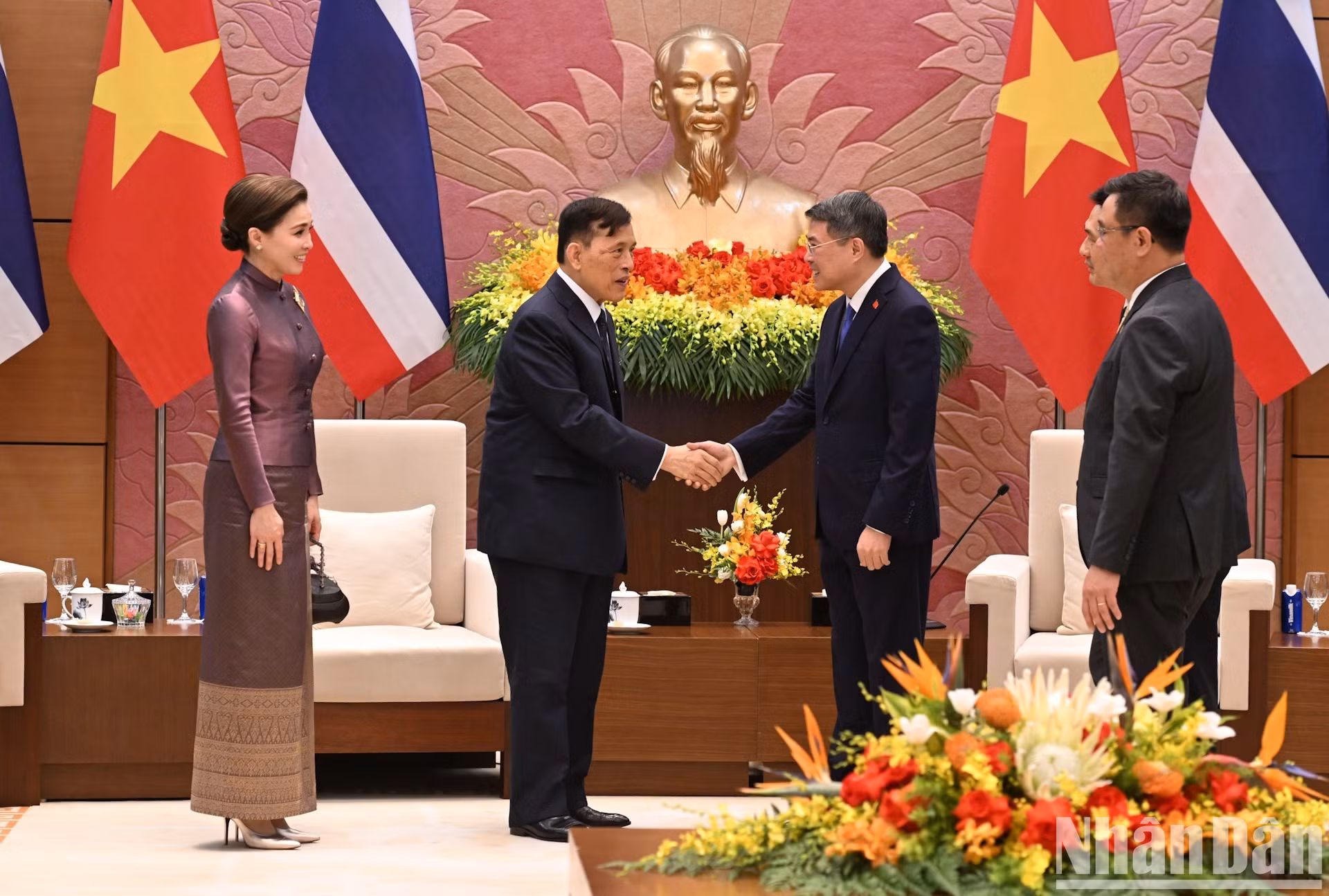 El primer ministro de Vietnam, Le Minh Hung, recibe al Rey de Tailandia, Maha Vajiralongkorn Phra Vajiraklaochaoyuhua, y a la Reina Suthida Bajrasudhabimalalakshana.